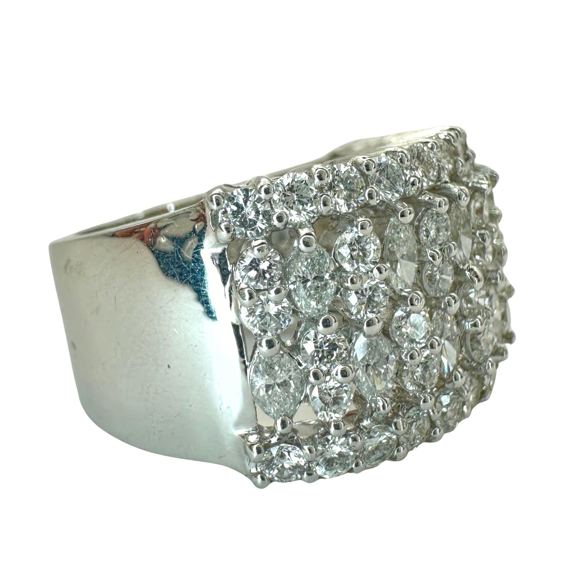 18k Marquise Cut Diamond Wide Band Ring For Sale 3