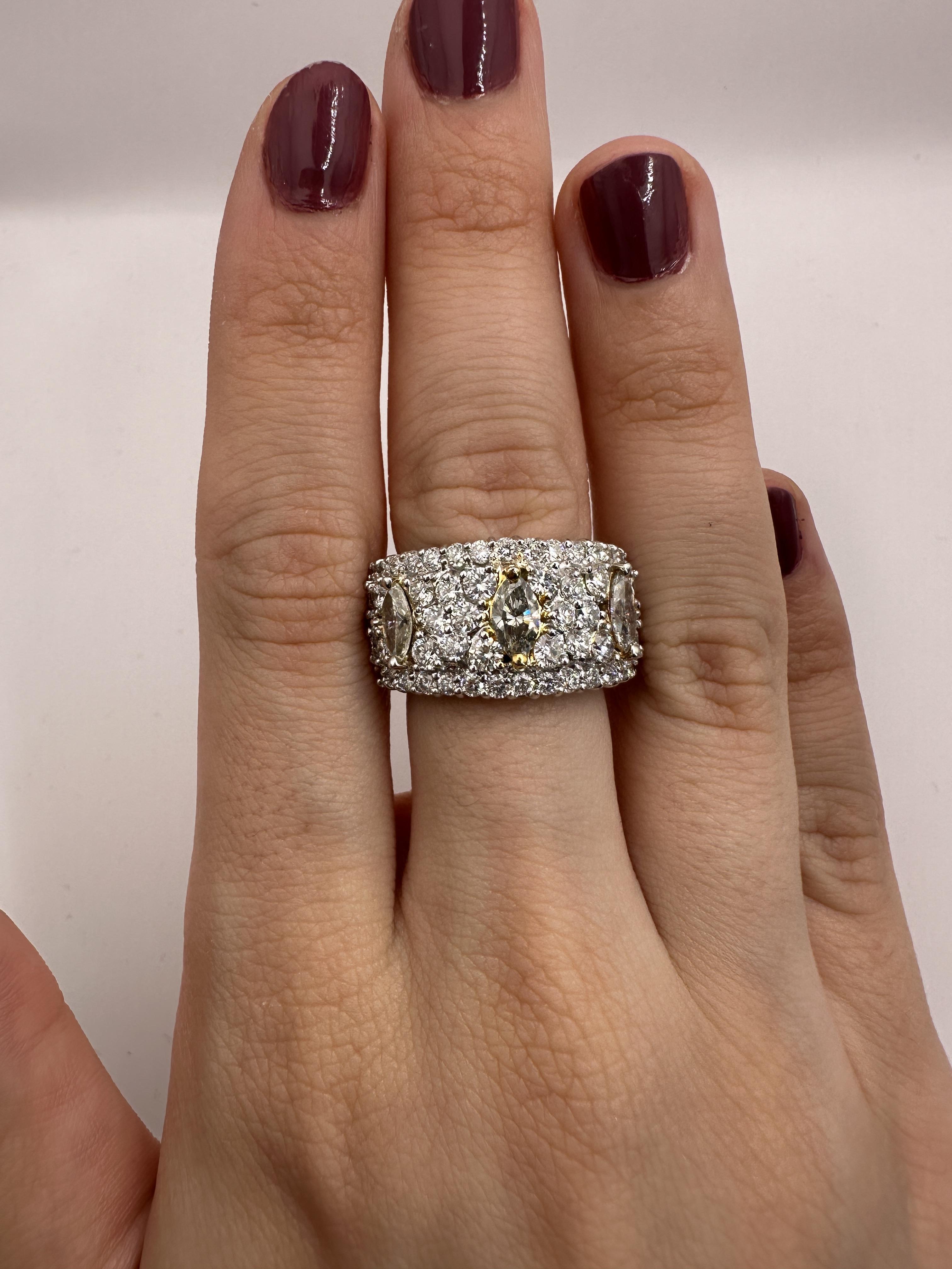 Bague jonc large 18 carats avec diamants taille marquise en vente 4