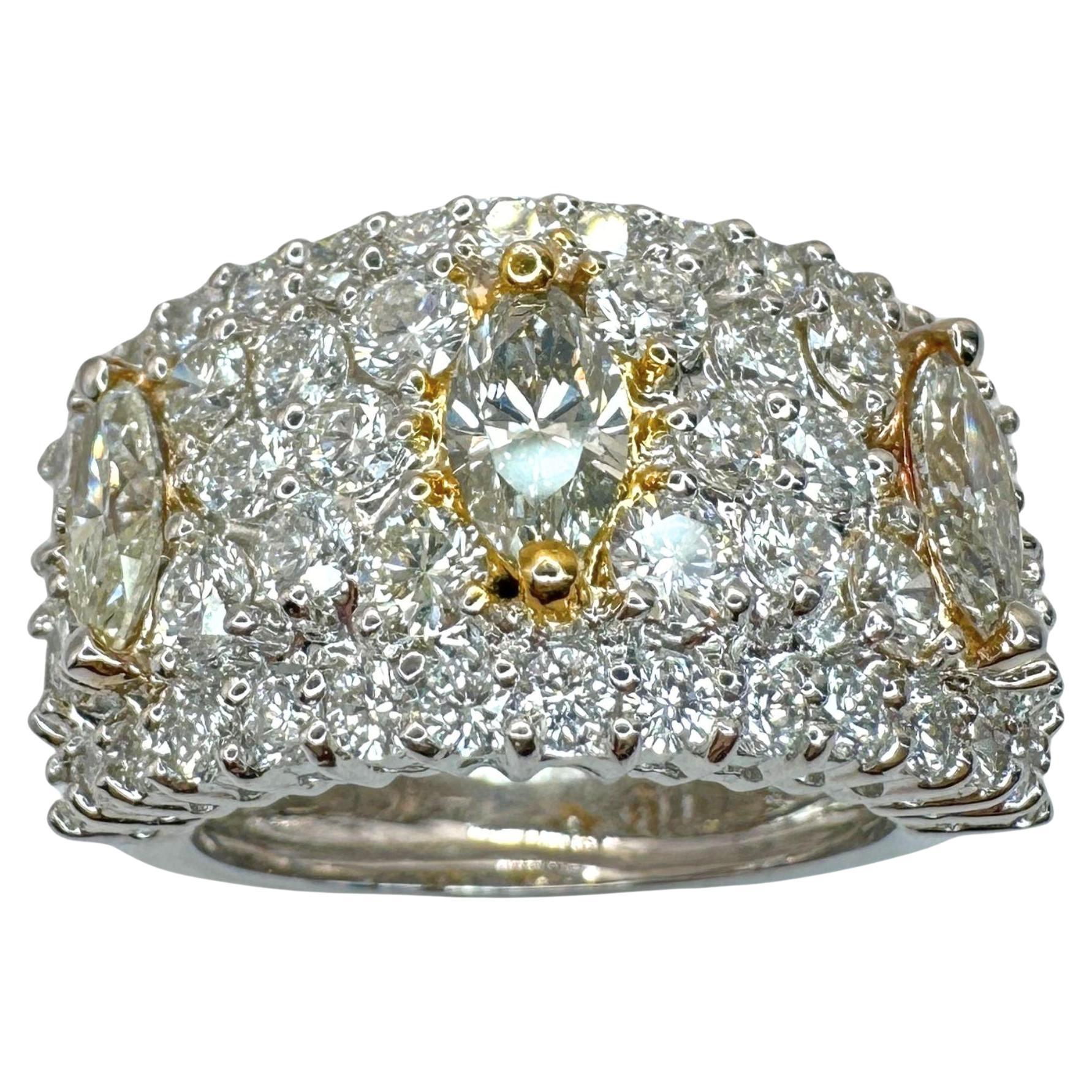 Bague jonc large 18 carats avec diamants taille marquise en vente