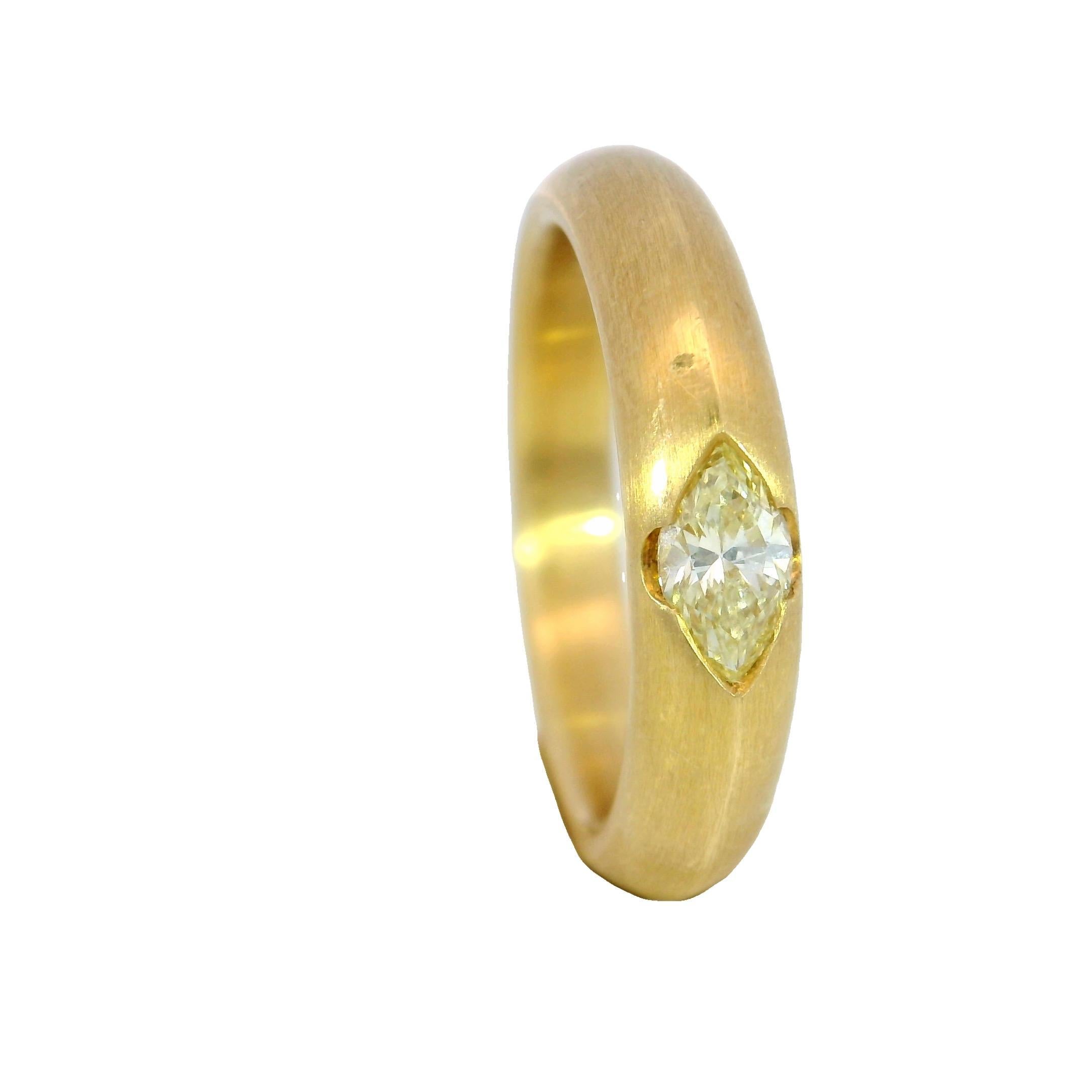 Taglio marquise Anello Marquise Diamond Band Stacker in oro giallo 18K ~.33ctw in vendita