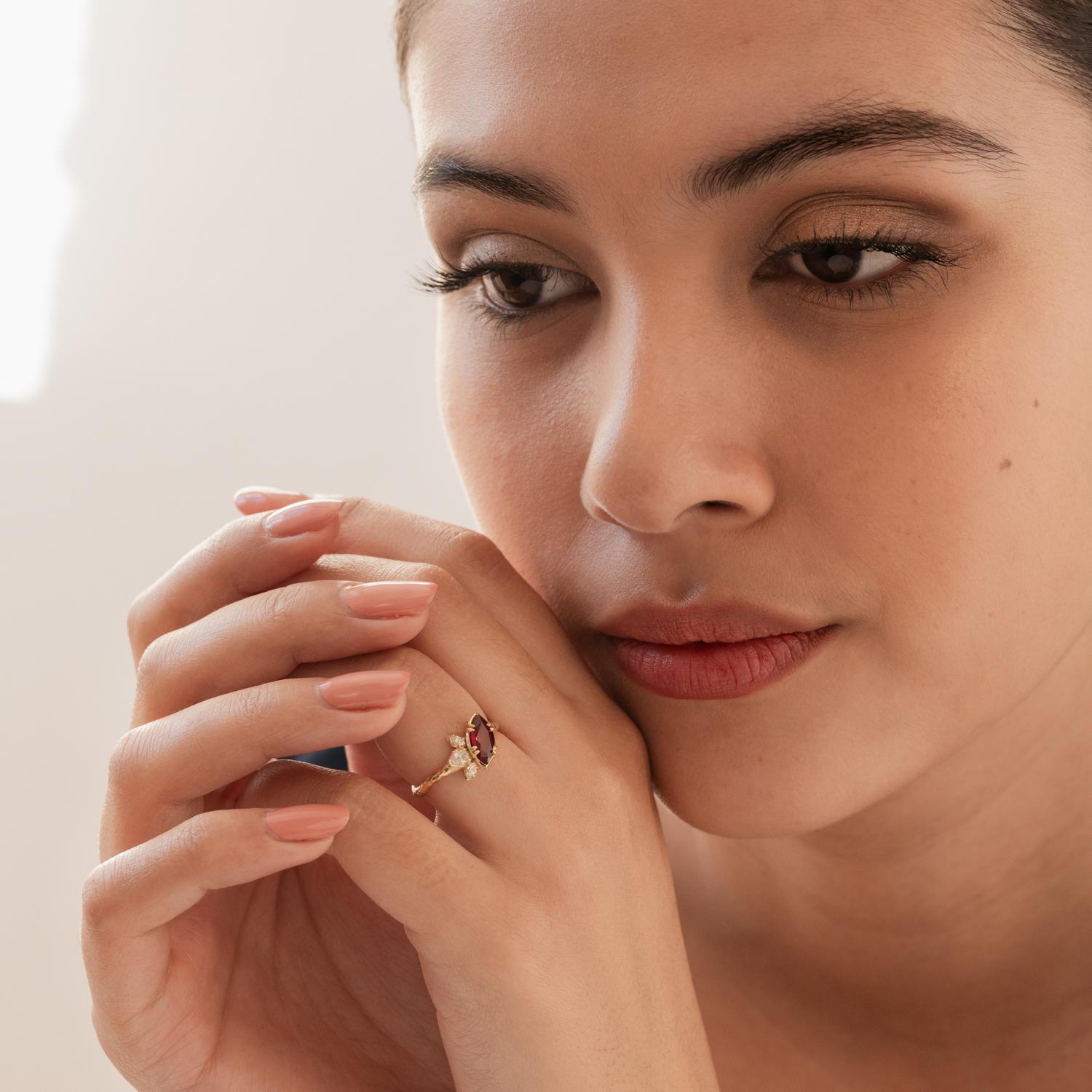 Anillo Stargazer de Rubí Marquesa y Diamantes de 18k Moderno en venta