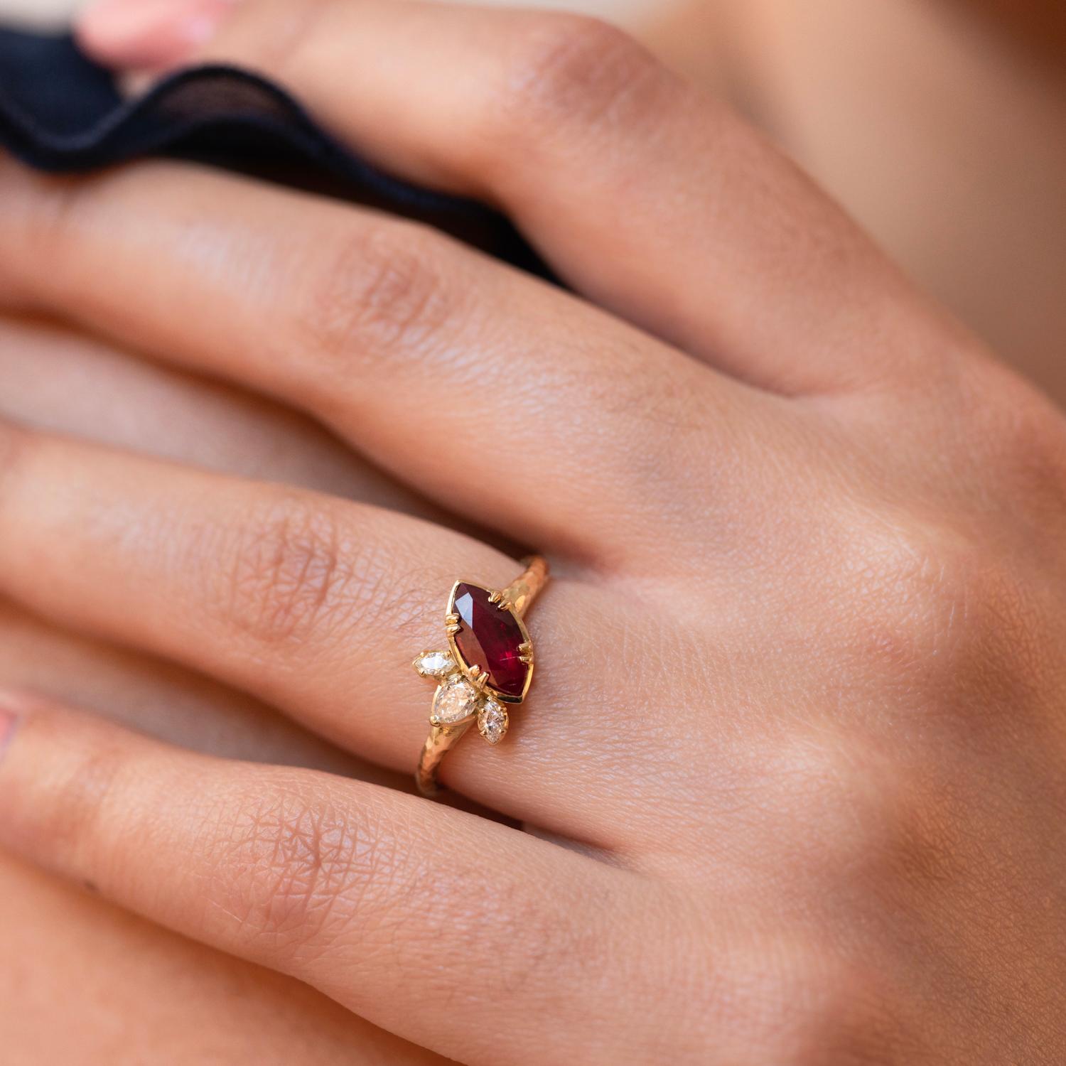 Anillo Stargazer de Rubí Marquesa y Diamantes de 18k en Nuevo estado para la venta en London, GB