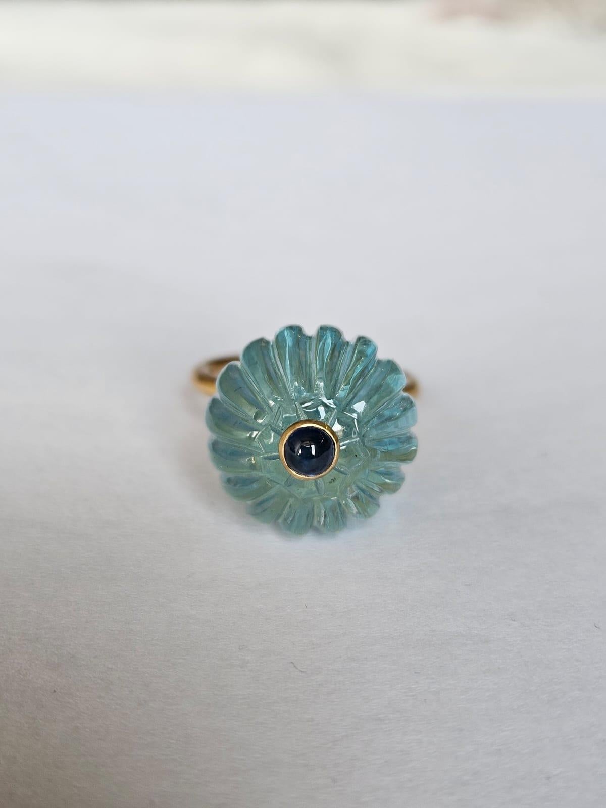 18K Matte Gold 23.59 carat carved Aquamarine Melon & Blue Sapphire Cocktail Ring In New Condition For Sale In Hong Kong, HK