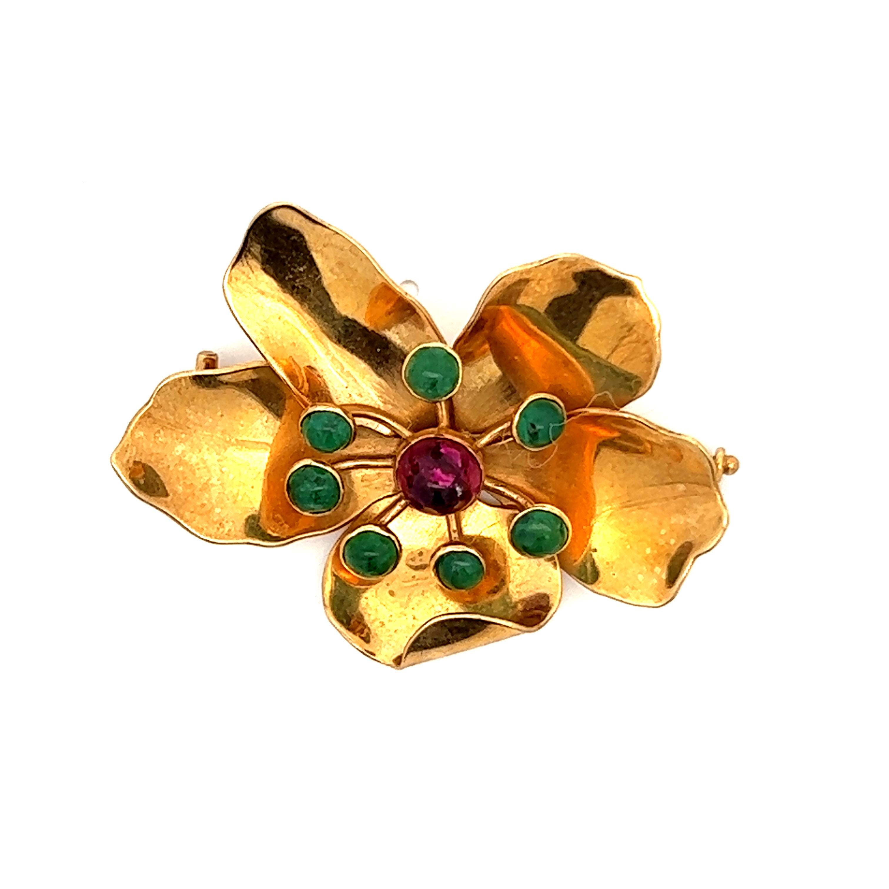 This is a lovely Mic Neugel hyper realistic tourmaline and emerald cabochon statement pin. The pin is handmade and features incredible detail making the leaf appear ultra realistic and life like. The pin is made in 18k yellow gold and is in