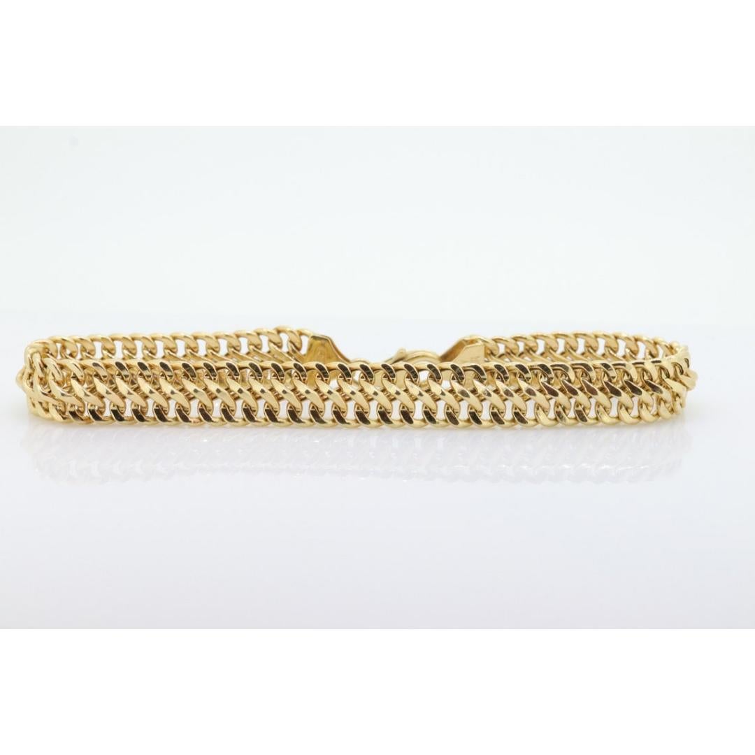 Vintage
Materials: Gold
Chain style: Specialty chains

Closure: Lobster claw

Beautiful Simple Bracelet for Everyday wear. Made by Milor 18k Yellow Gold. Hallmarked and Marked appropriately.

Wide infinity S link bracelet.

Condition: Shows no