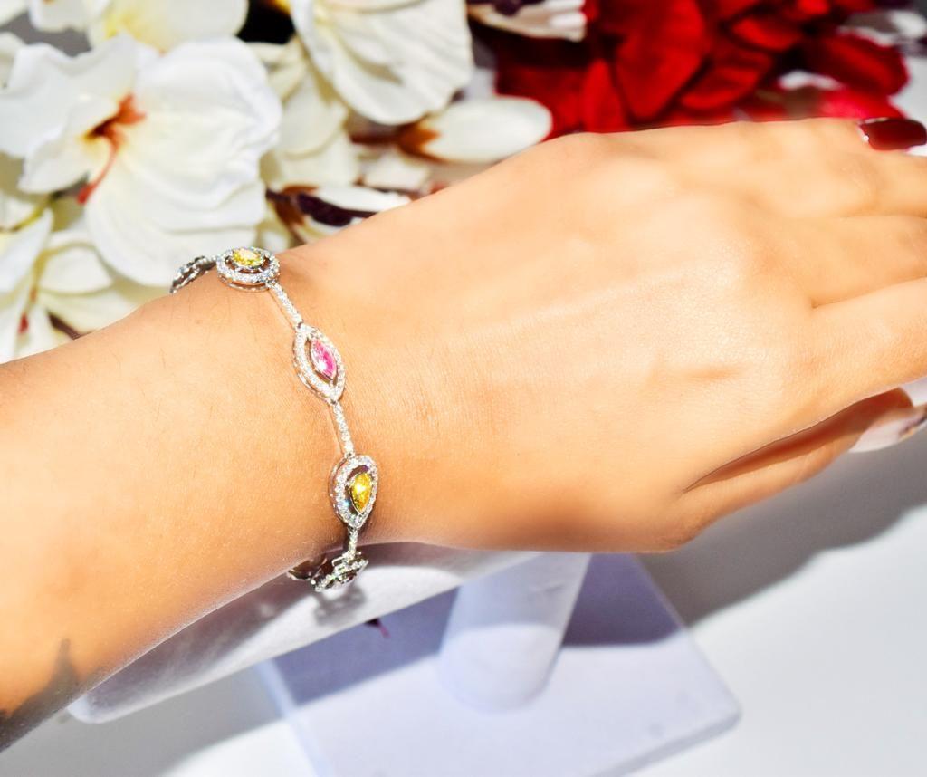 18kt white gold bracelet with diamonds
  
  Gold colour & karat: White gold 18kt
  Weight: 11.82 grams
  
  Set with-
  Stone type: Diamonds
  Shape: Mix Shape
  Carat: 0.40ct, 0.43ct, 0.47ct, 0.36ct, 0.30ct, 0.30ct, 0.38ct, 0.30ct, 0.25ct (09 Pcs