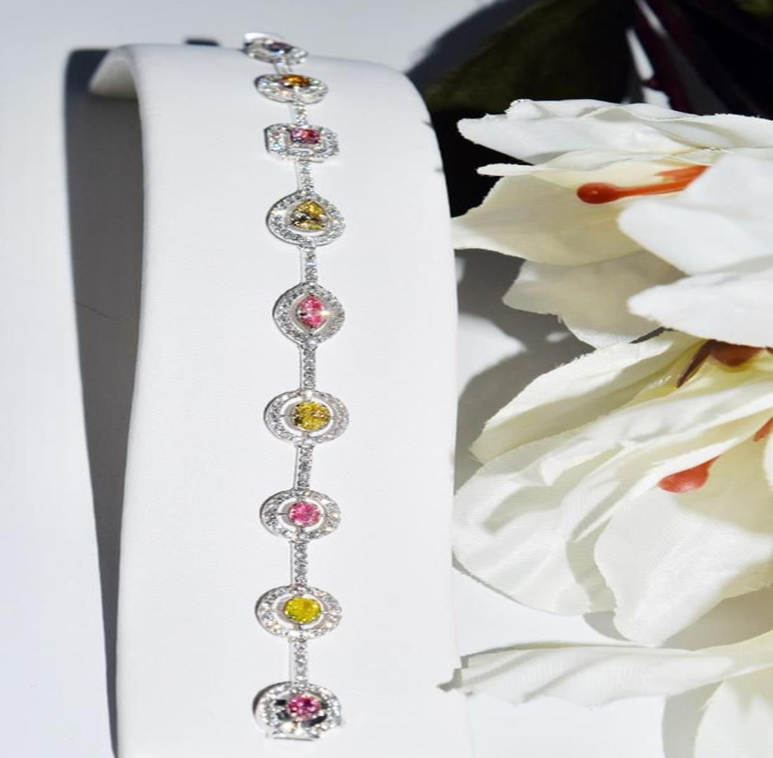18K Mix Shape Diamond Bracelet In New Condition For Sale In บางรัก, TH