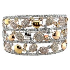 Bangle largo con diamanti in oro giallo, bianco e rosa 18k per un totale di 11,42 carati