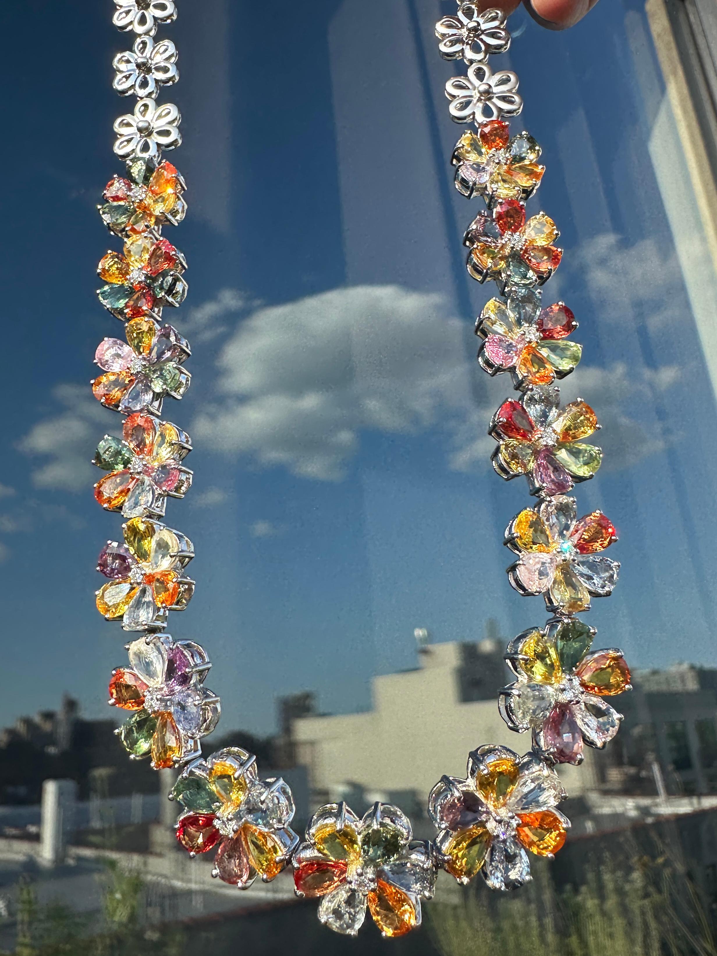 Collier moderne en saphirs multicolores taille poire 18 carats et diamants en vente 4