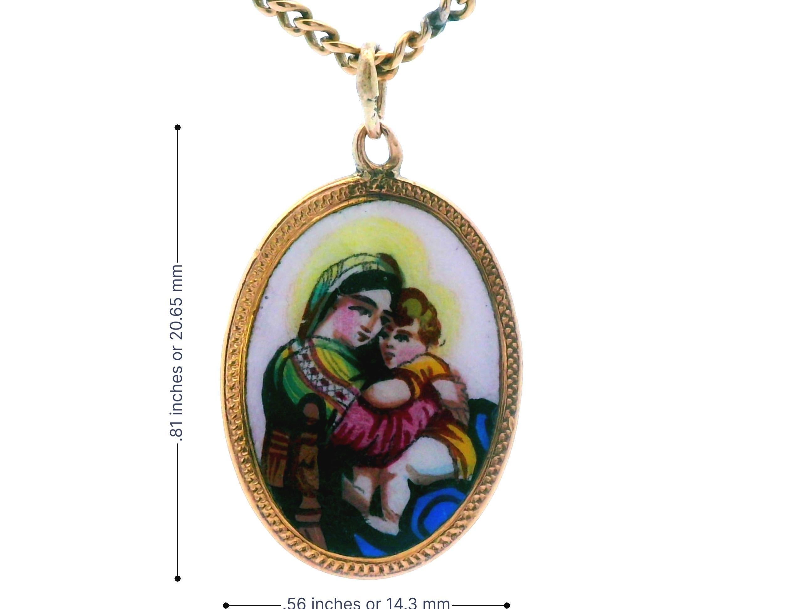 Pendentif Mère Maria 18k avec chaîne en or jaune 14k en vente 7