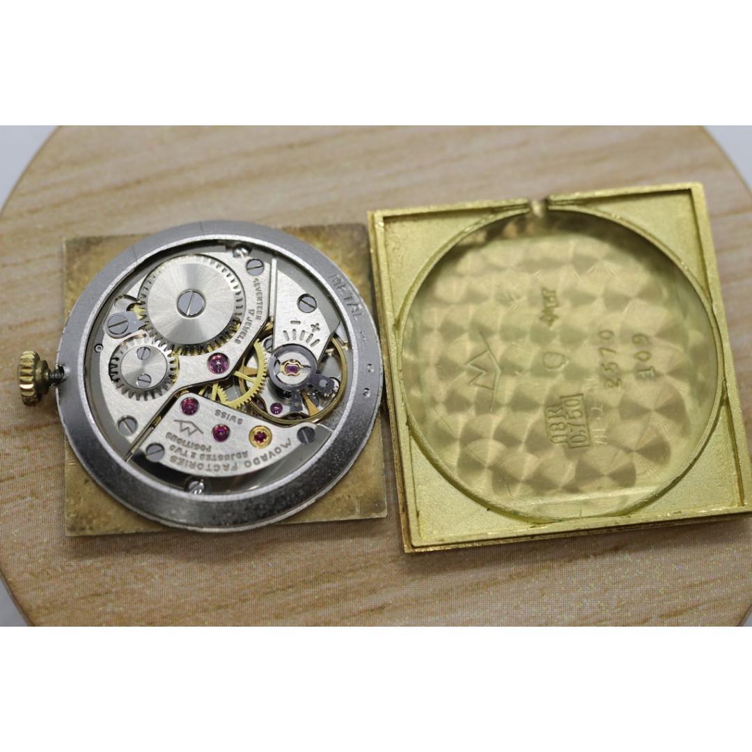 Vintage By aus den 1960er Jahren
Band MATERIAL: Gold
MATERIALIEN: Gold
Leistung: Mechanisch

Ablesung: Analog

Äußerst seltene MOVADO 18k Uhr. Das Gehäuse ist aus 18k Gelbgold. Manuelle Aufwicklung. Neues Lederband.

Condit - Winds up und Zecken