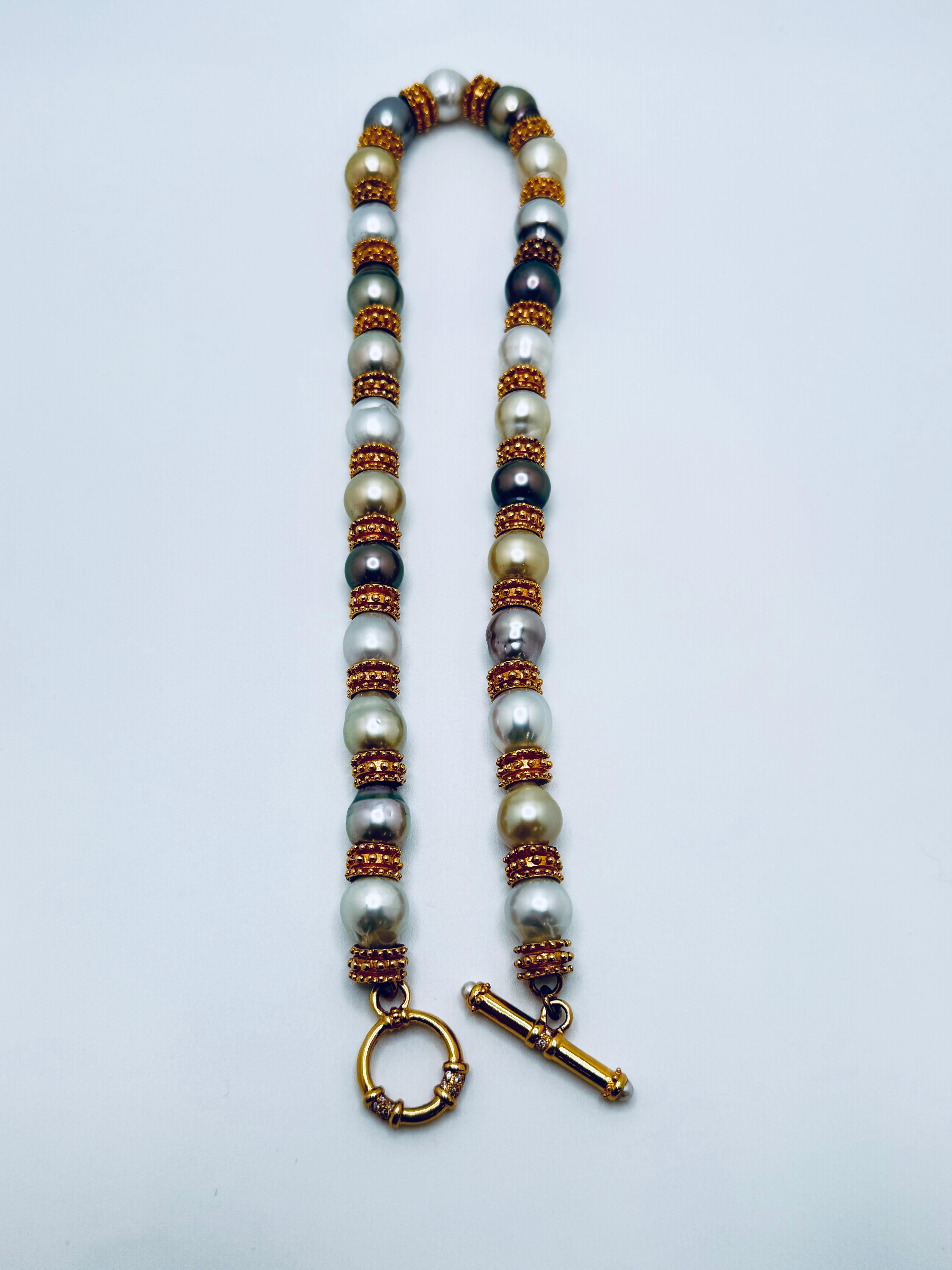 Collier de perles des mers du Sud multicolores et de diamants 18K 17.5