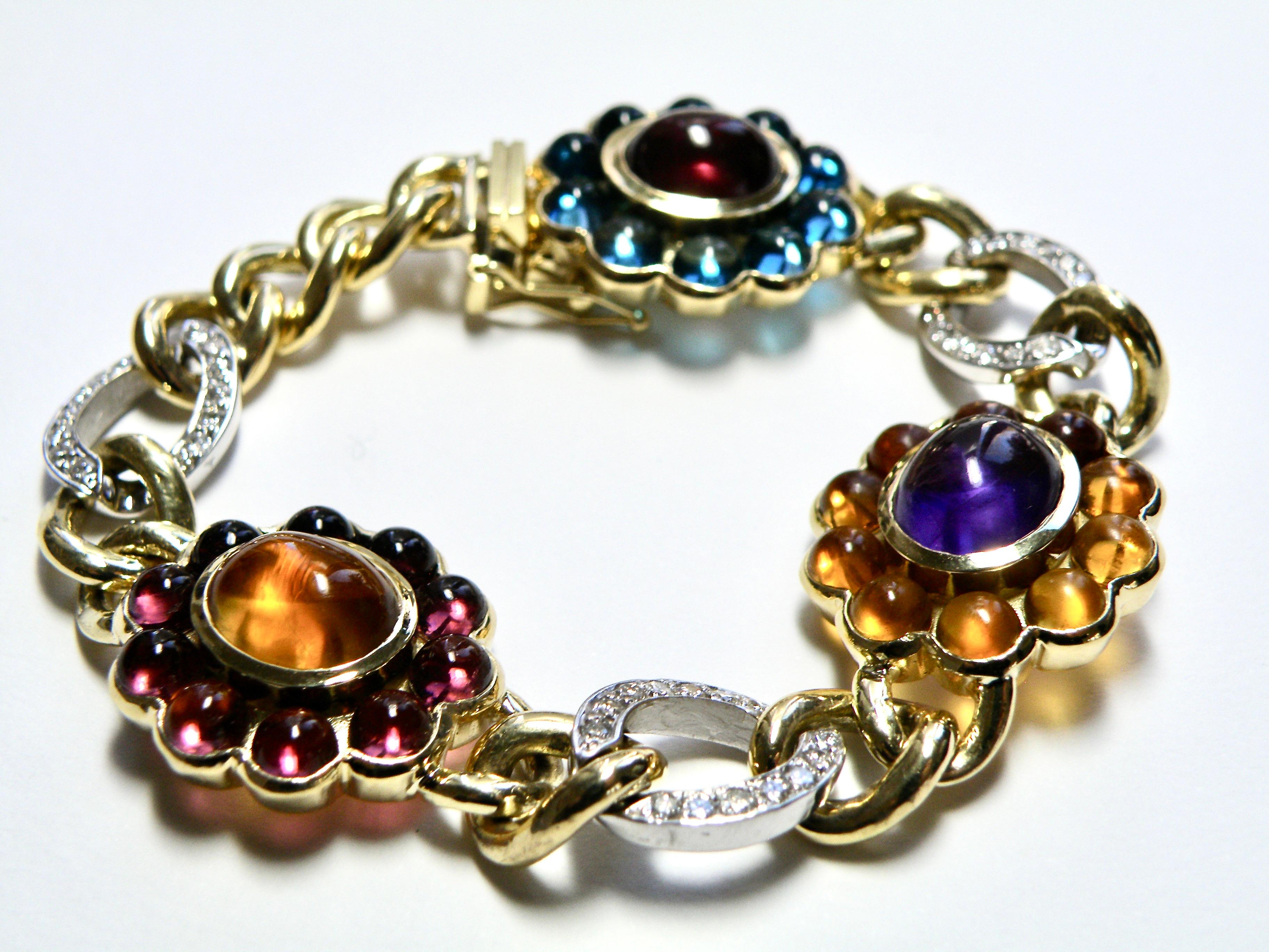 Contemporain Bracelet à plusieurs pierres cabochons 18 carats, maillons en diamants en vente