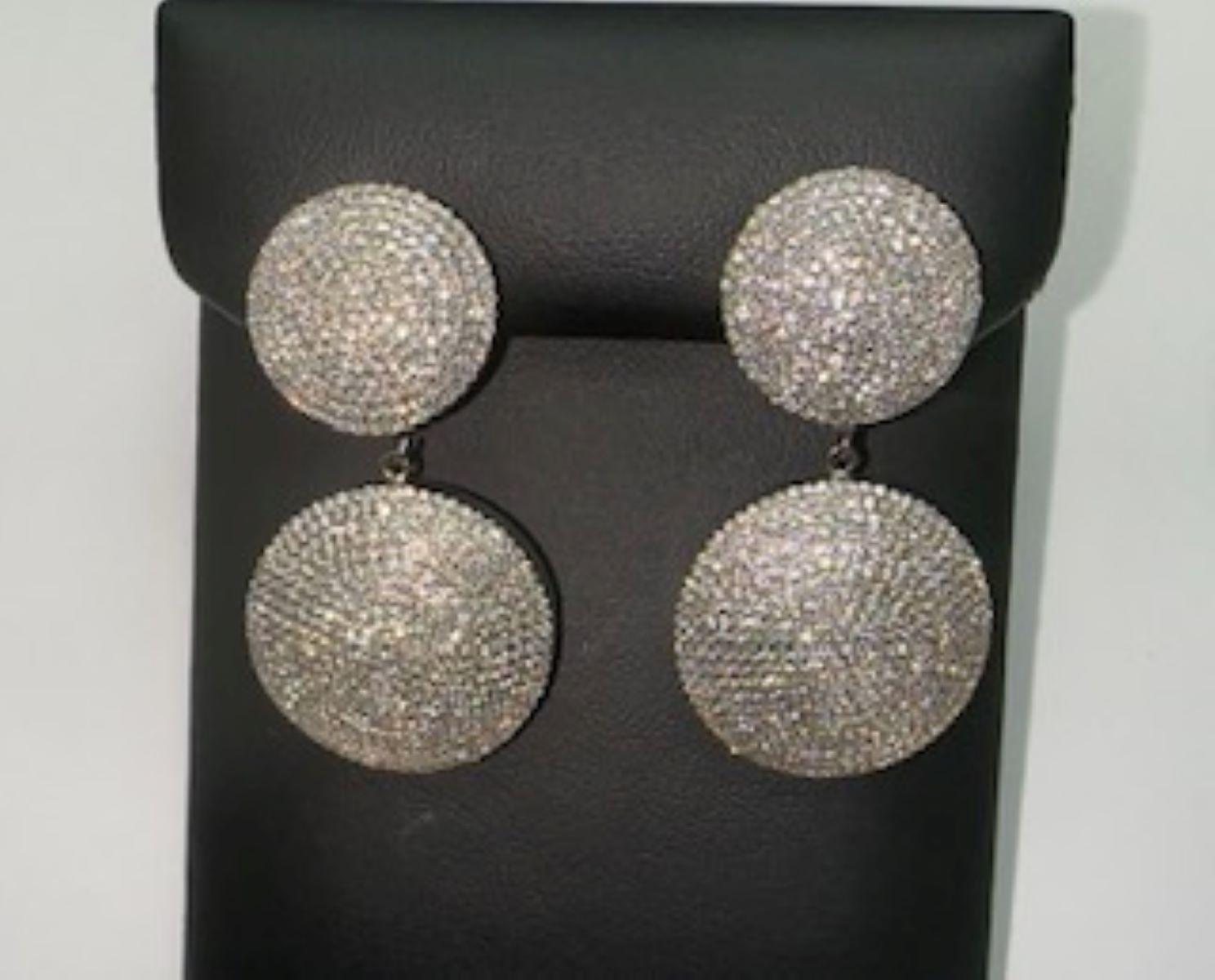 Orecchini a clip con diamanti naturali 18K in vendita 1