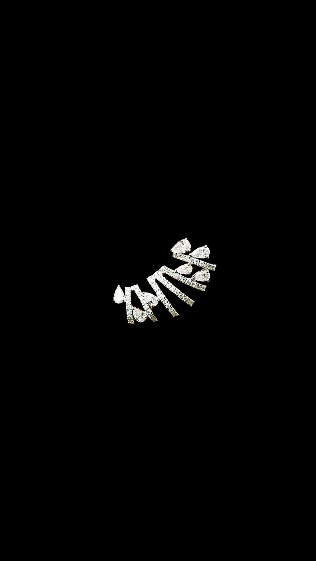 Wir stellen unsere exquisiten Diamantohrringe aus 18 Karat Weißgold vor, eine perfekte Mischung aus Raffinesse und Vielseitigkeit für legere und elegante Anlässe. Diese bezaubernden Ohrringe zeichnen sich durch eine harmonische Kombination aus