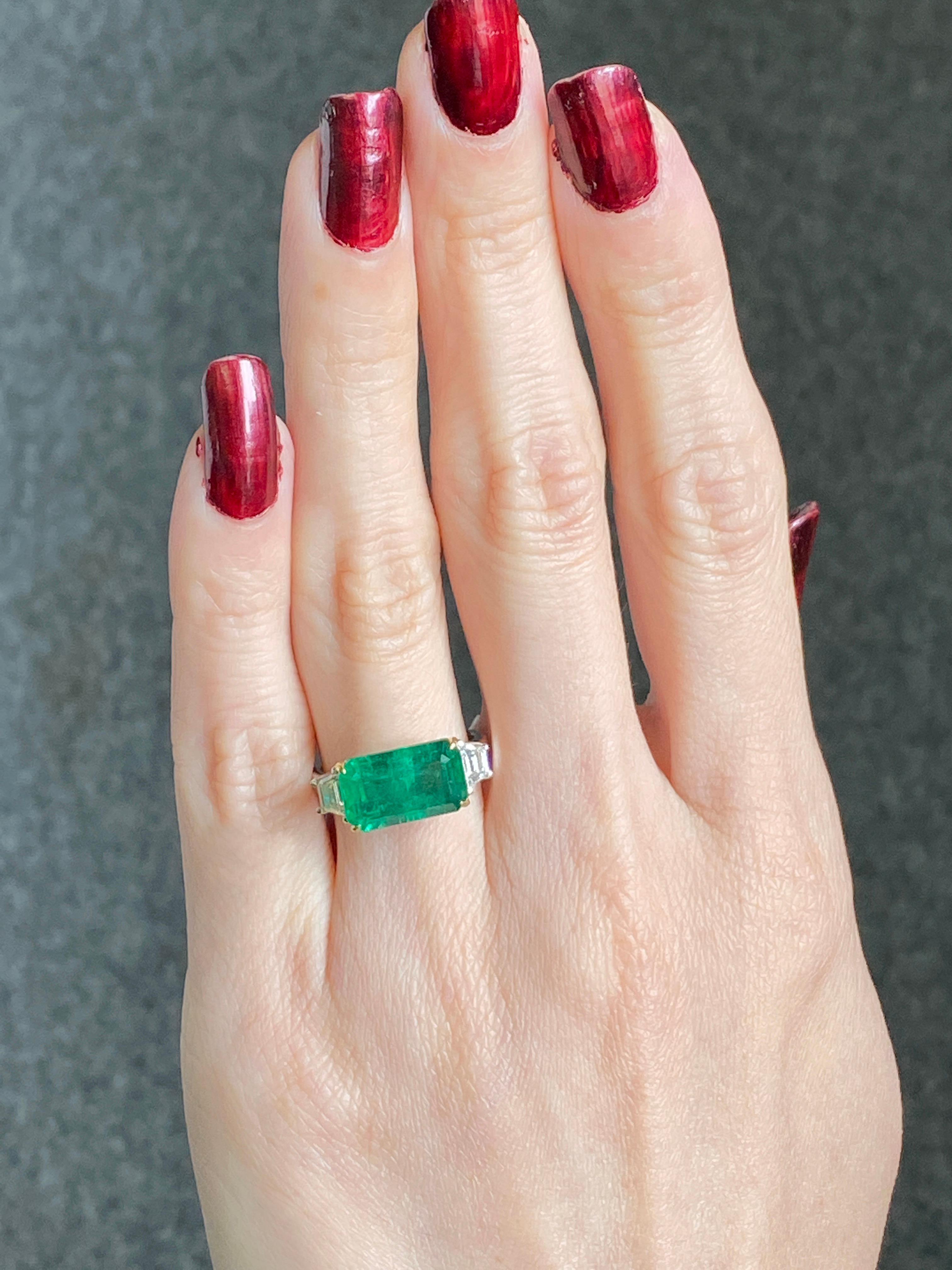 Contemporary 18k Natural Emerald Diamond Three Stone Ring, Perfect as Engagement Ring For Sale