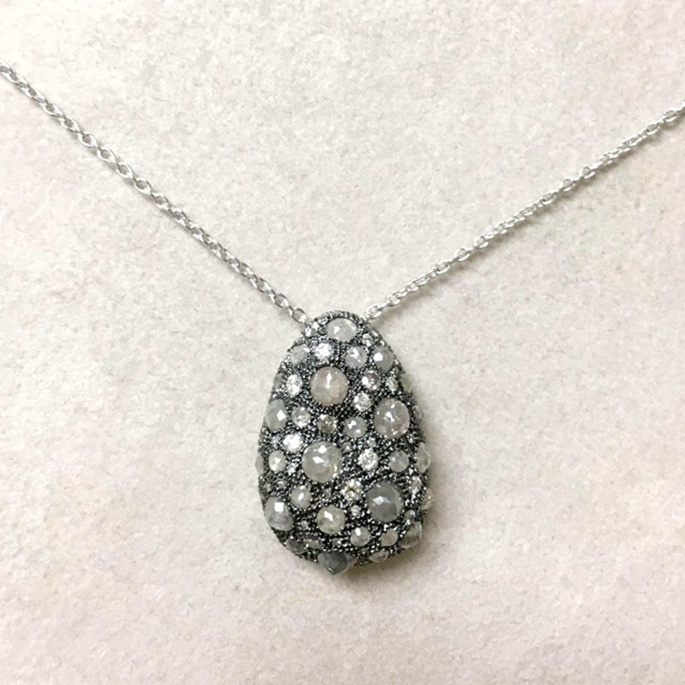 This 18K Yellow Gold Icy Diamond pendant necklace has 3.75cts of icy diamonds and 0.86cts of brilliant cut diamonds. The combination of these diamonds certainly give this unique piece a character of its own. It adds an element of earthiness and