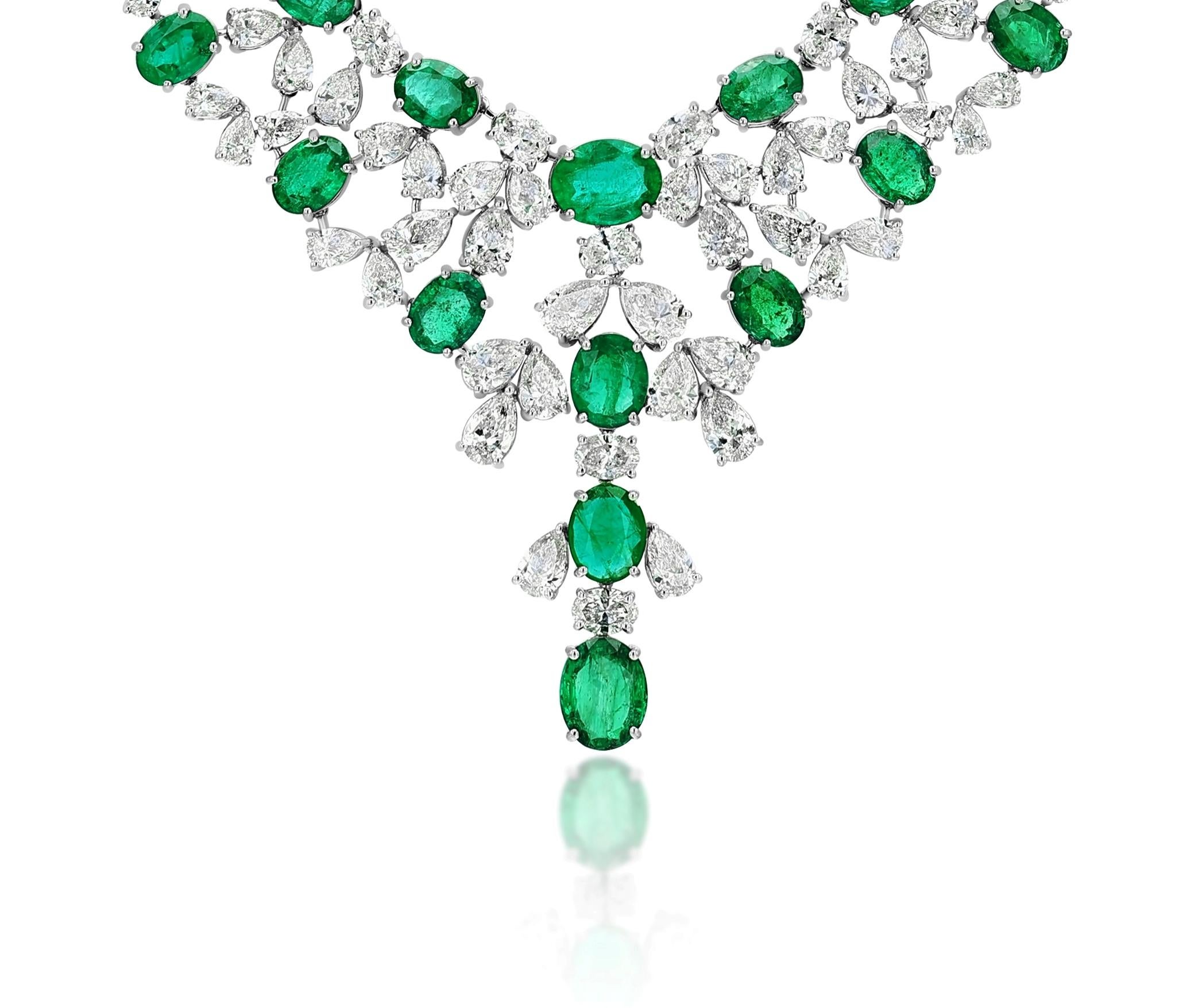 Articolo # 8246

Collana da donna in 18 carati con 30,41 carati di diamanti e 27,44 carati di smeraldo.  Numerose pietre verdi ovali di smeraldo incastonate in una collana in oro bianco con brillanti ovali quasi incolori e diamanti taglio pera.