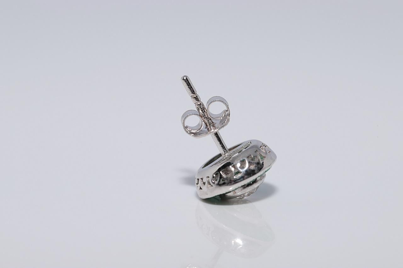 18k Boucle d'oreille décorée de diamants naturels et d'émeraudes de calibre New Made en vente 2