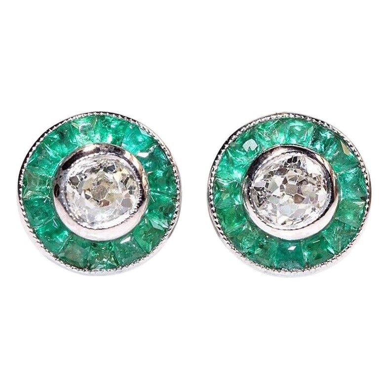 18k New Made Natural Diamond And Caliber Emerald Decorated Earring For Sale
