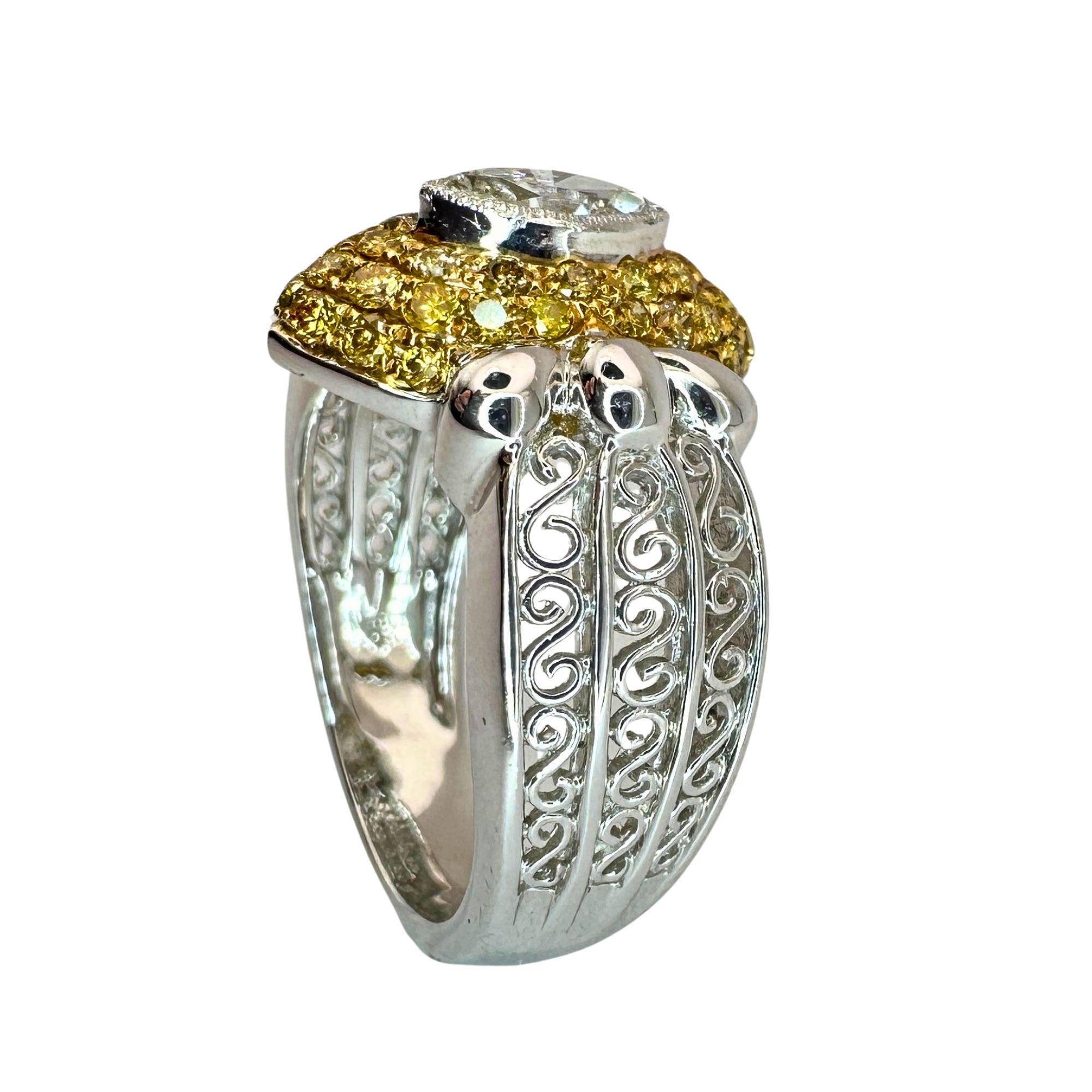 18k Nord-Süd Ring mit weißem Diamanten im Marquiseschliff und gelbem Diamanten im Zustand „Gut“ im Angebot in New York, NY