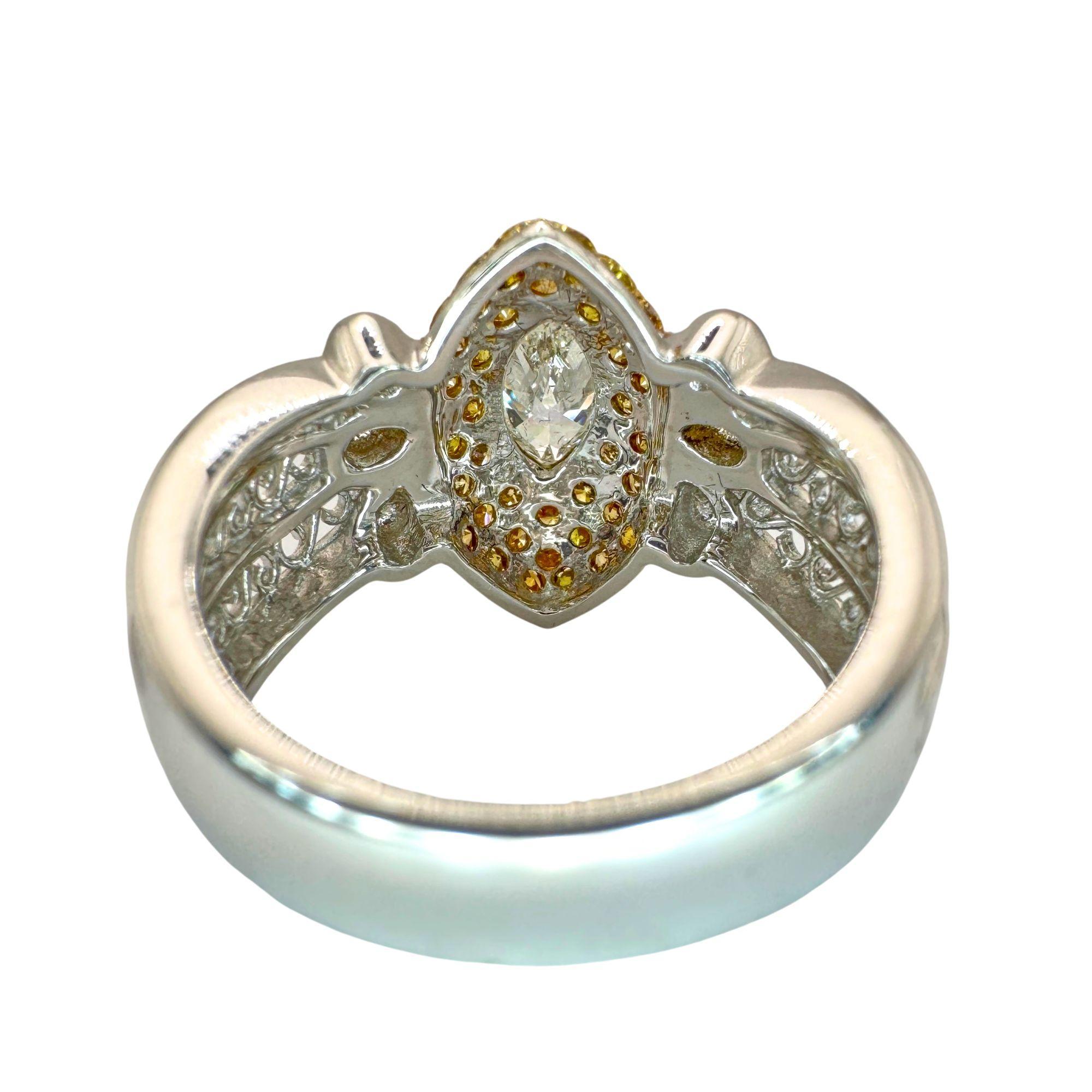 18k Nord-Süd Ring mit weißem Diamanten im Marquiseschliff und gelbem Diamanten im Angebot 2