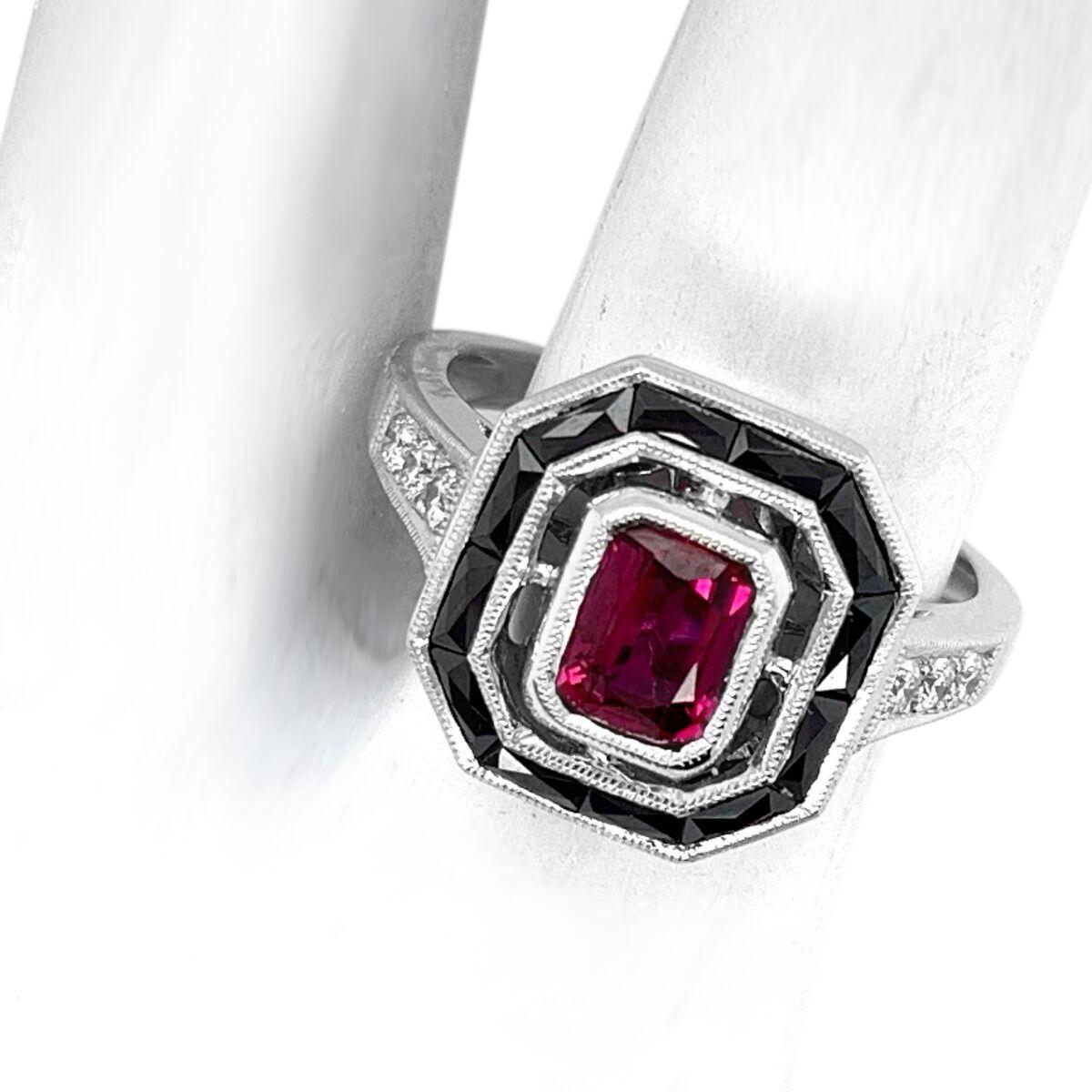 18K White Gold 1.25ct Onyx, Ruby and Diamond Ring For Sale 1