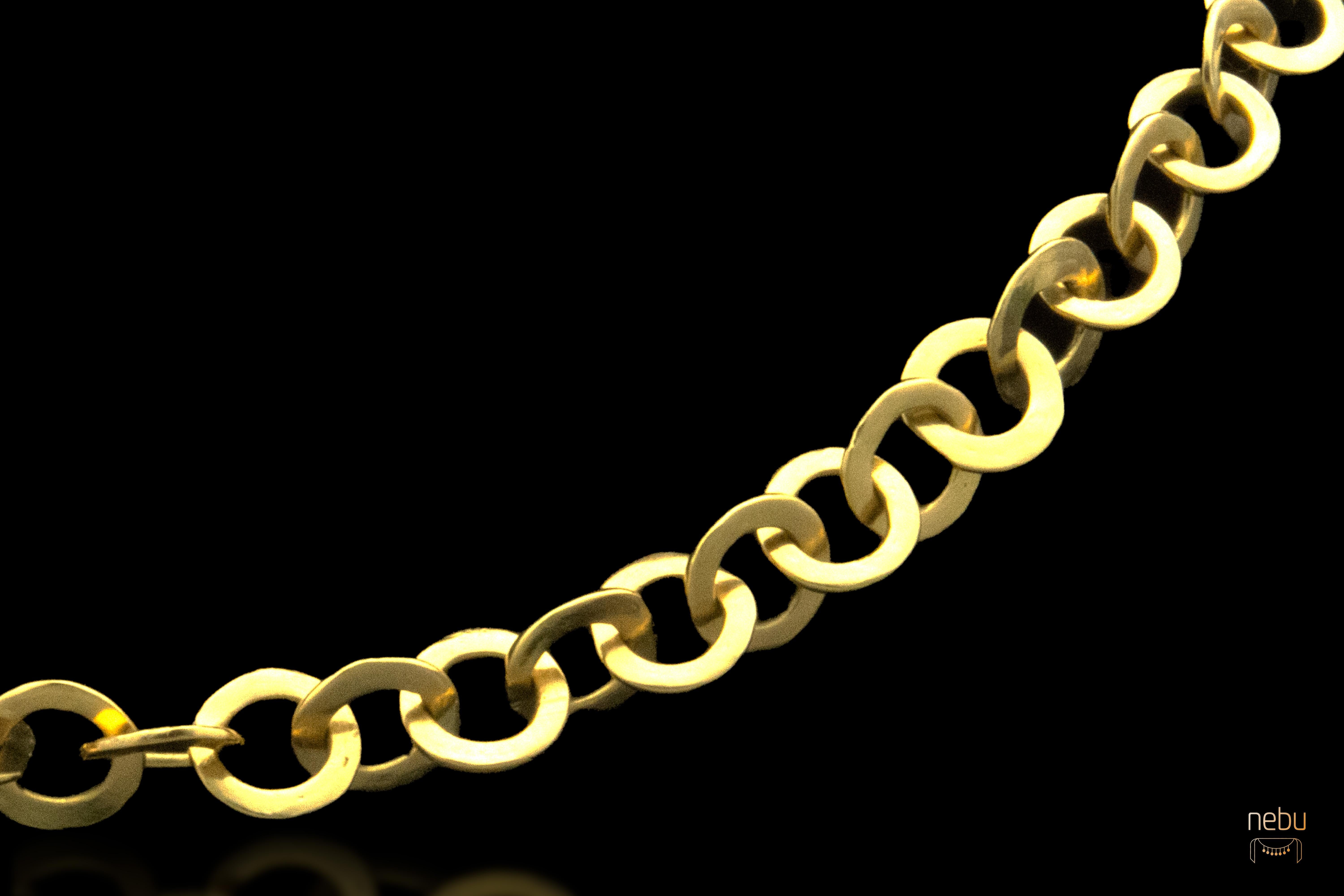 18K Einzigartiges gehämmertes Armband (Moderne) im Angebot