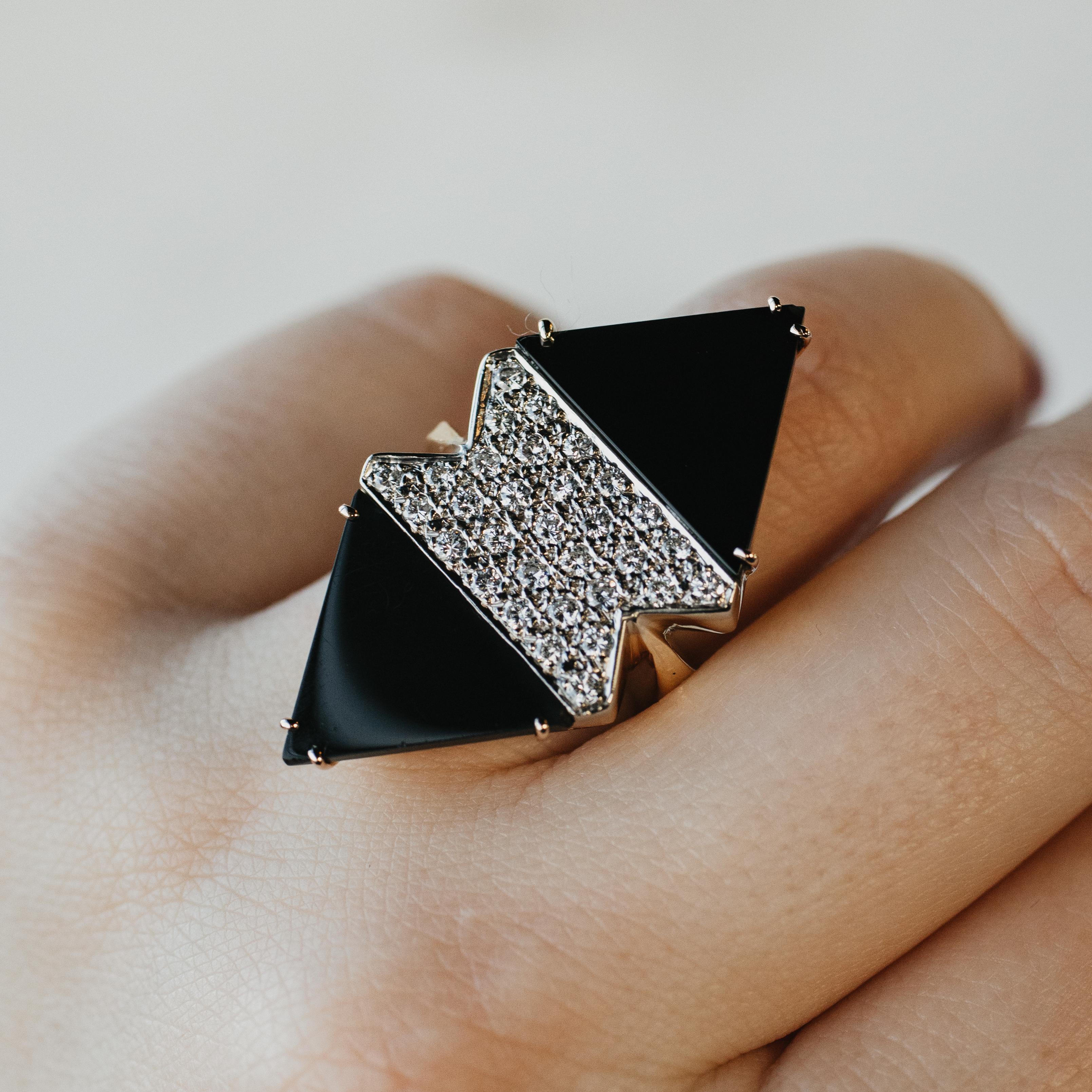 18K Onyx and Diamond Cocktail Ring For Sale 1
