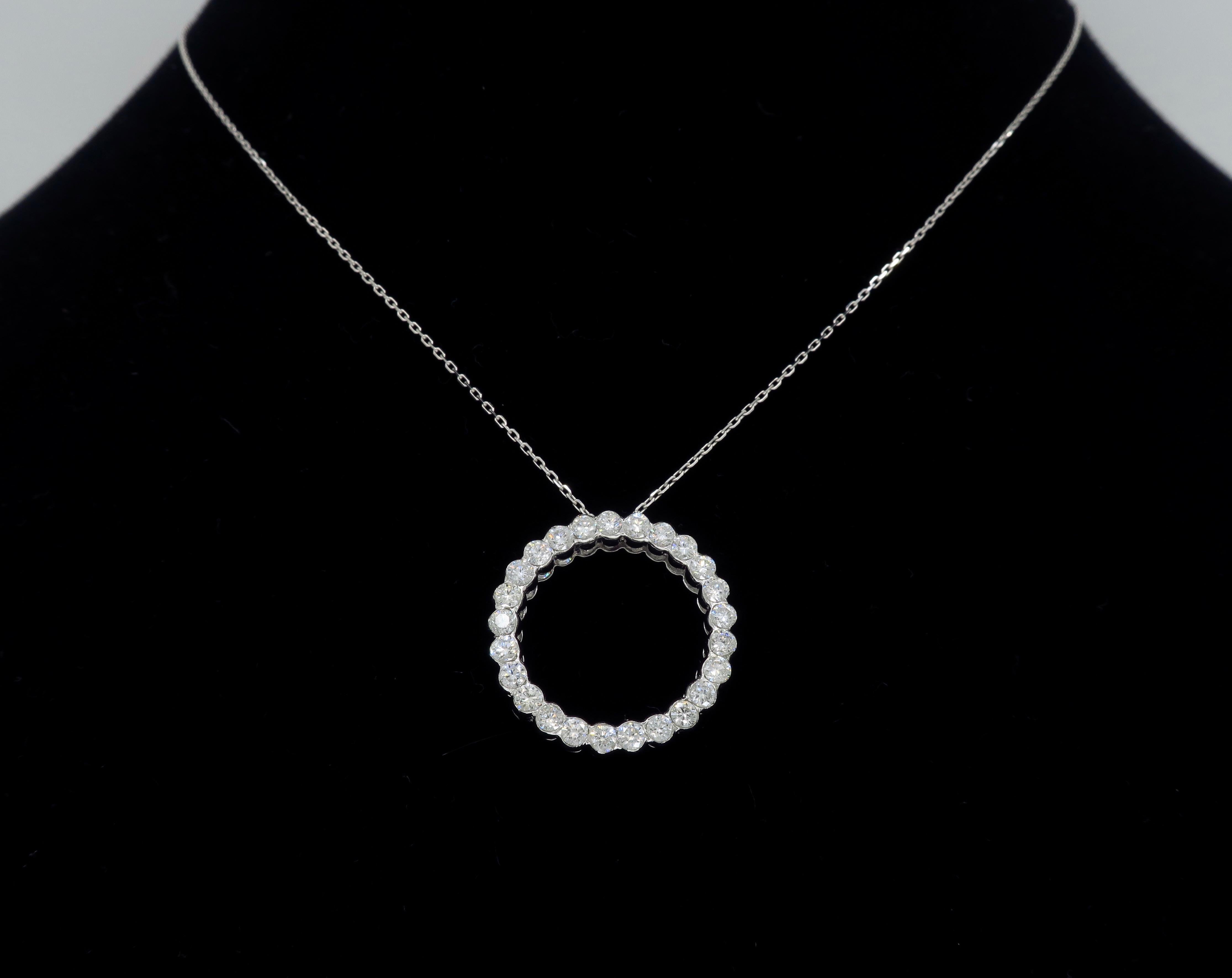 18 Karat Open Circle Diamond Pendant Necklace In New Condition In Webster, NY