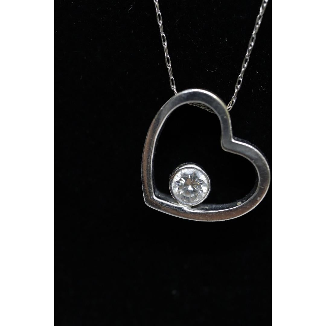 Pendentif 18k Open Heart 0.21ct Diamond Solitaire. Collier fin 14k 20in. Lunette Bon état - En vente à Port Charlotte, FL
