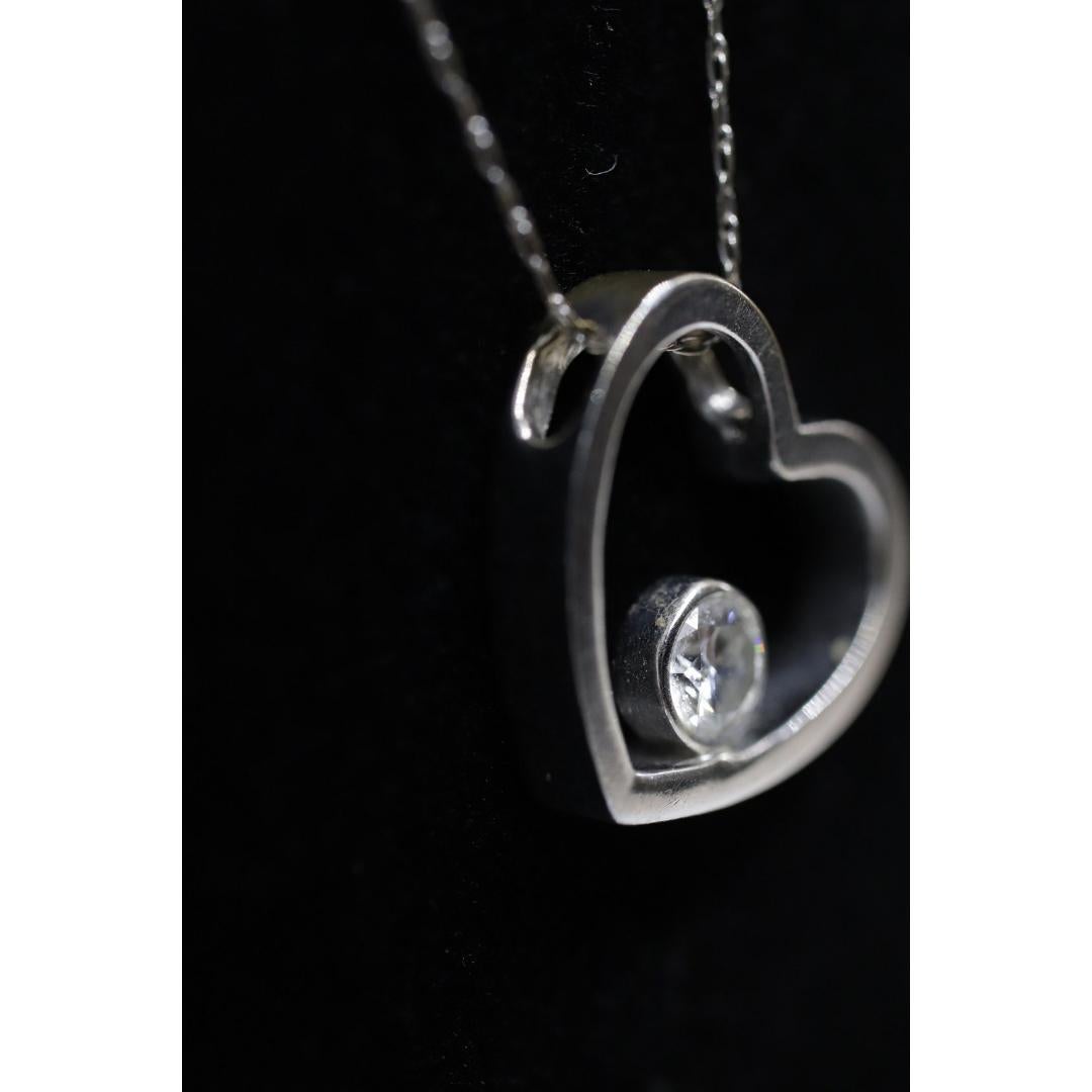 Pendentif 18k Open Heart 0.21ct Diamond Solitaire. Collier fin 14k 20in. Lunette en vente 1