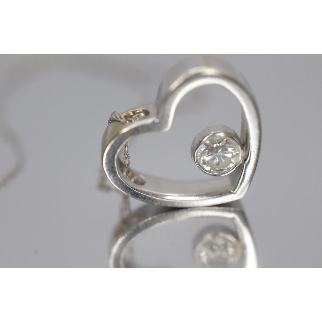 Pendentif 18k Open Heart 0.21ct Diamond Solitaire. Collier fin 14k 20in. Lunette en vente 2