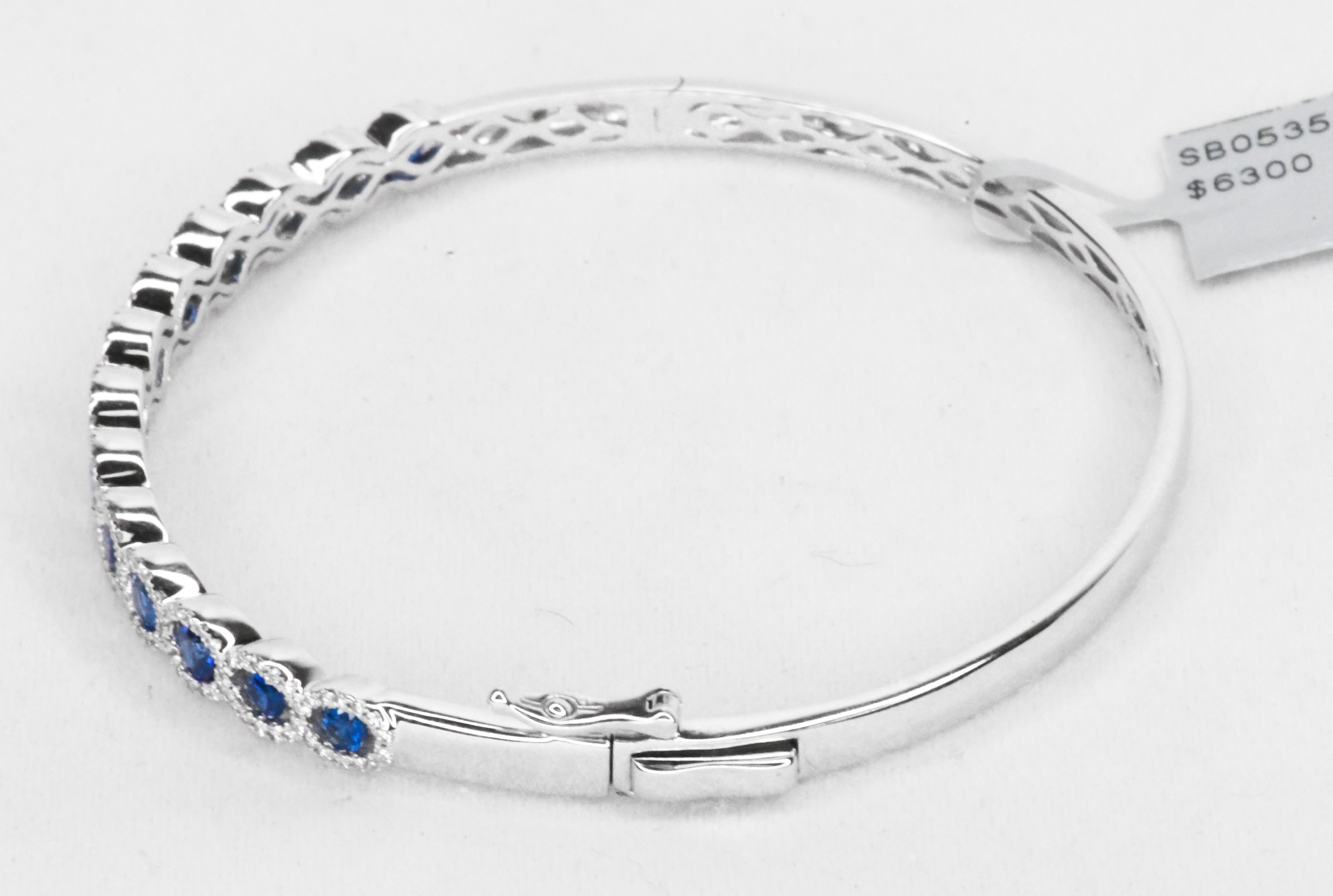 Contemporary 18 Karat Oval Blue Sapphires and Diamonds Bangle Bracelet