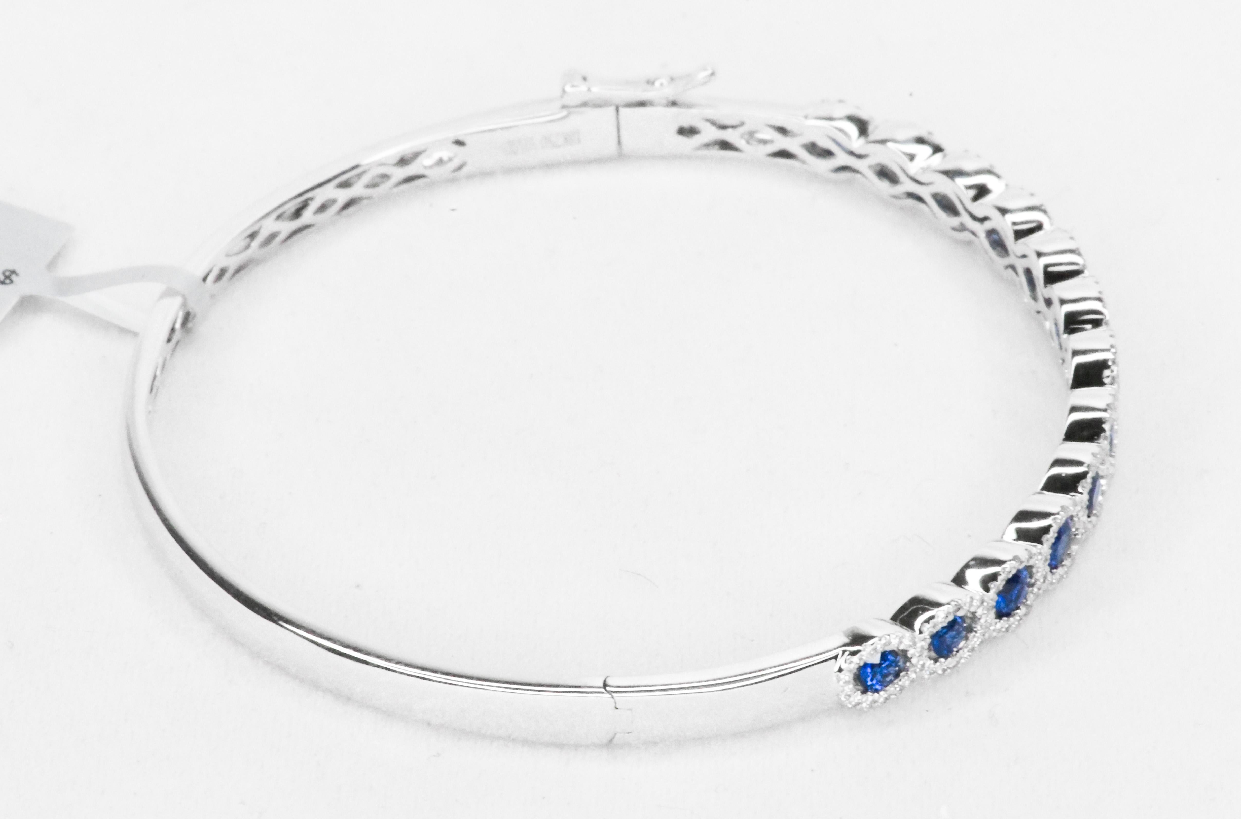 18 Karat Oval Blue Sapphires and Diamonds Bangle Bracelet In New Condition In Palm Beach, FL
