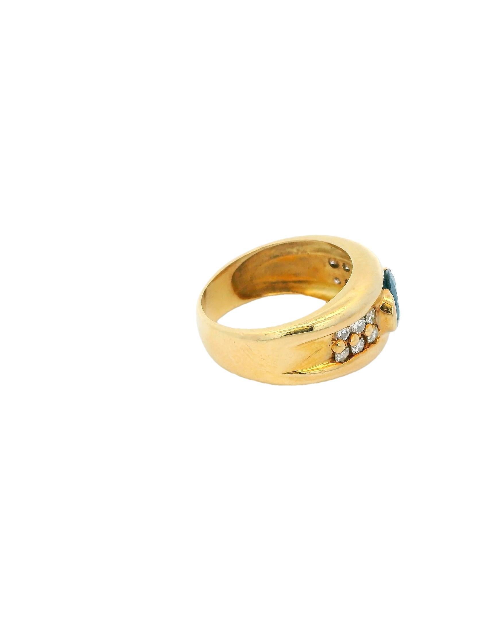 Oval Cut 18k Oval Sapphire 12 Diamonds Ring For Sale