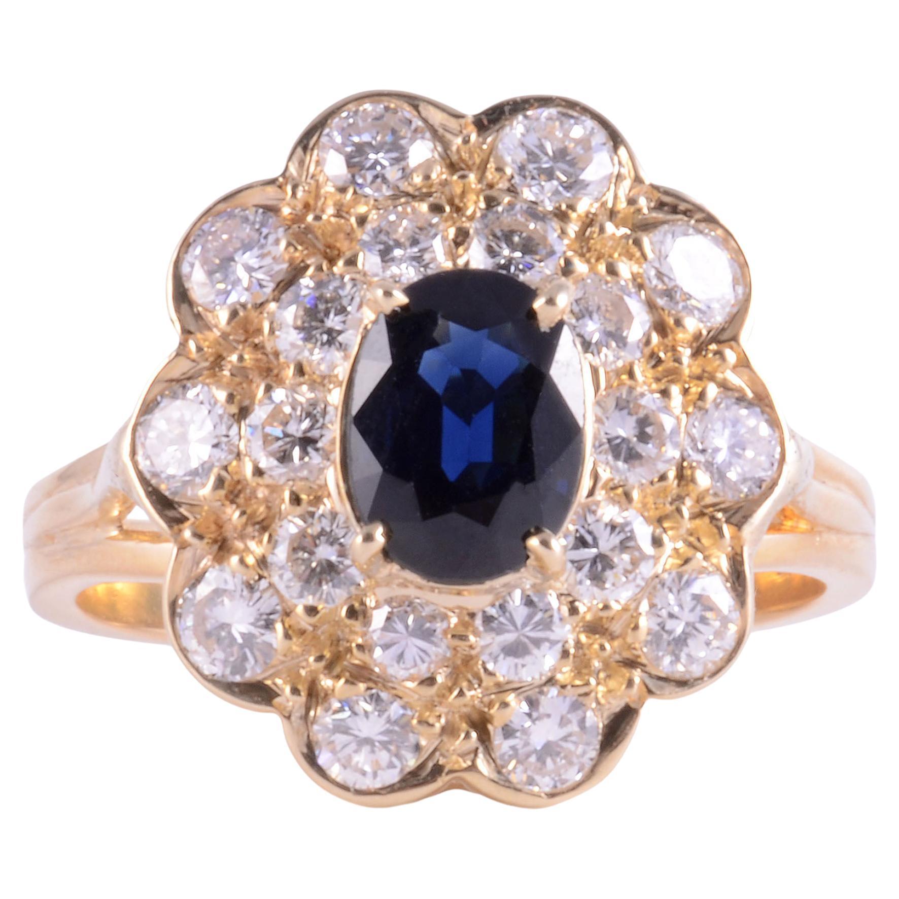 18K Oval Sapphire VS Diamond Ring For Sale