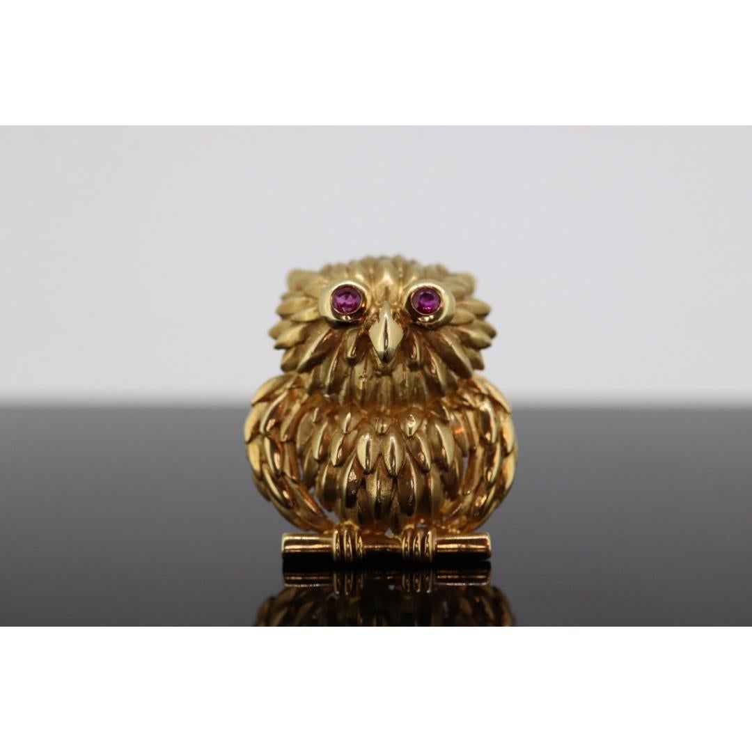 18k Owl Brooch. 3D Wise OWL with Ruby Eyes Brooch. 18k Yellow Gold Owl Pendant For Sale 4