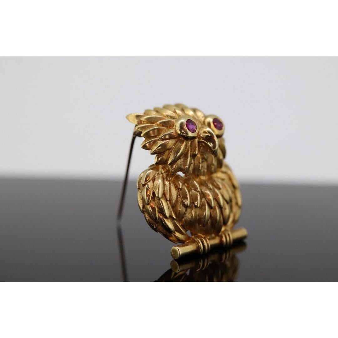 18k Owl Brooch. 3D Wise OWL with Ruby Eyes Brooch. 18k Yellow Gold Owl Pendant For Sale 5
