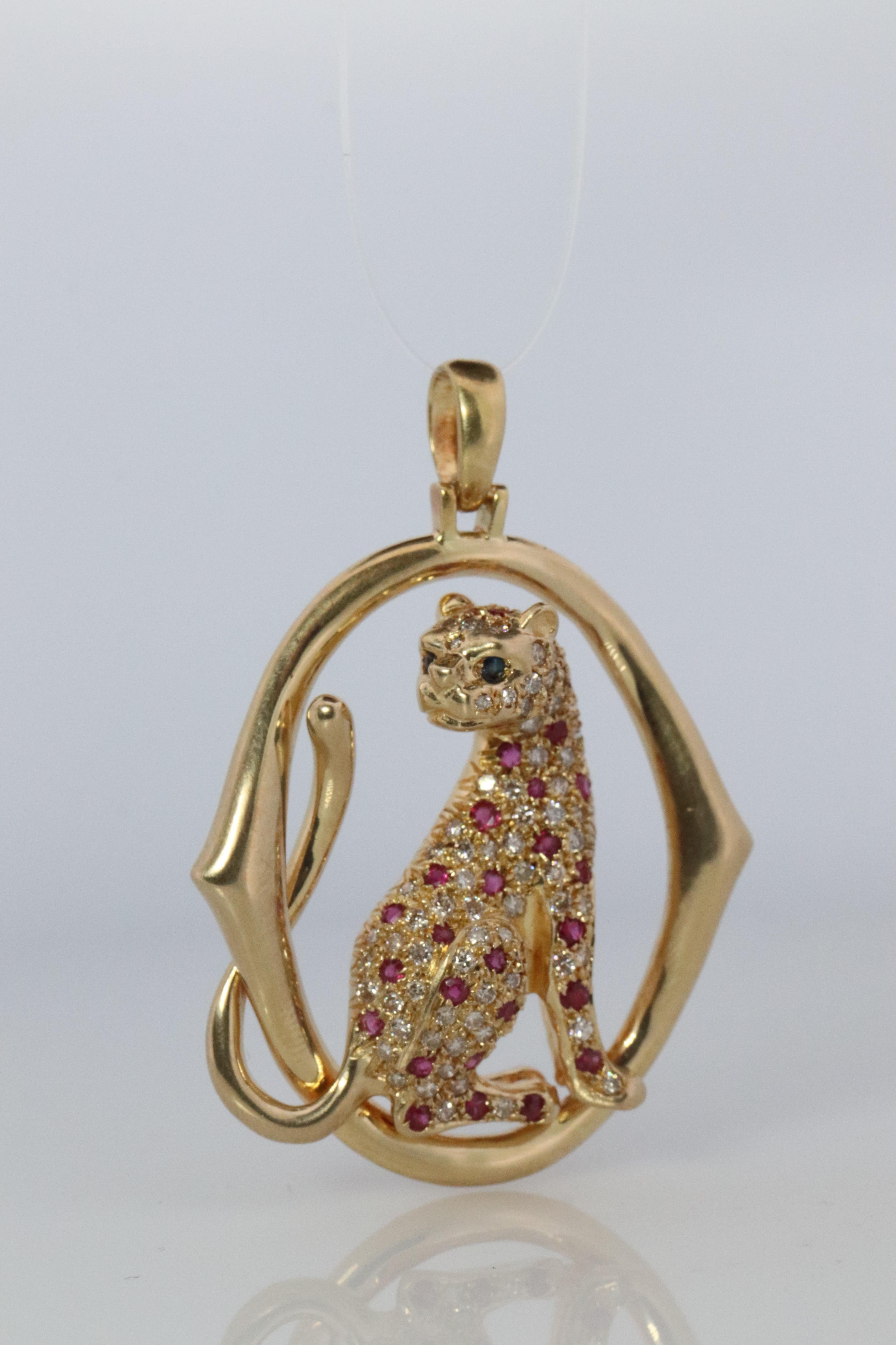 Panther-Anhänger

18k Gelbgold
Schöne inkrustierte Panther Leopard oder Gepard mit Rubinen, Diamanten.
Die Augen sind mit Saphiren besetzt.

Einzelheiten:
15,3 Gramm Gesamtgewicht
33mm x 36mm Anhänger
BALE passt auf eine 5mm Kette

Gepunzt und