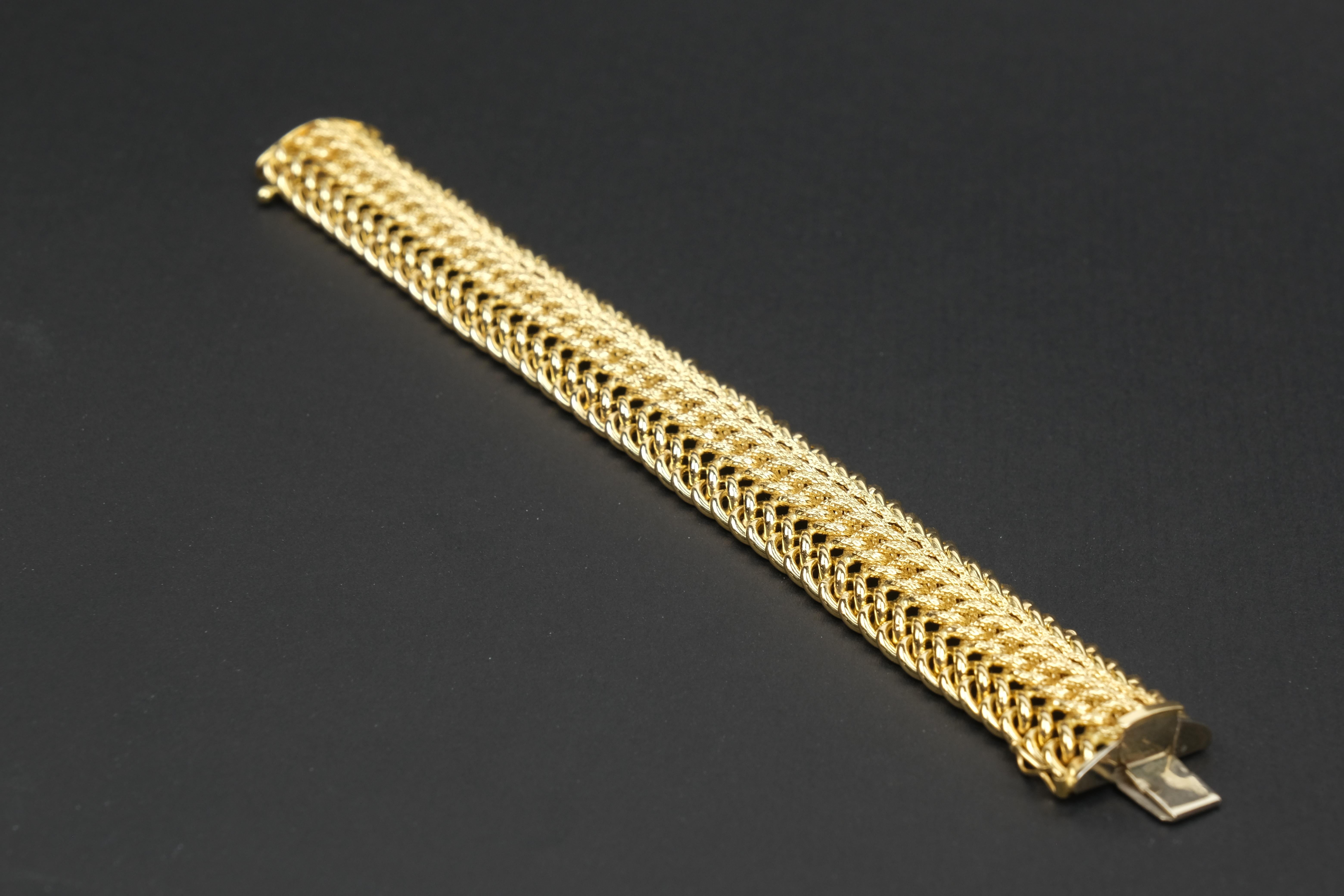 18 Karat gemustertes Gliederarmband aus Kette, Italien im Zustand „Hervorragend“ in Bradford, Ontario