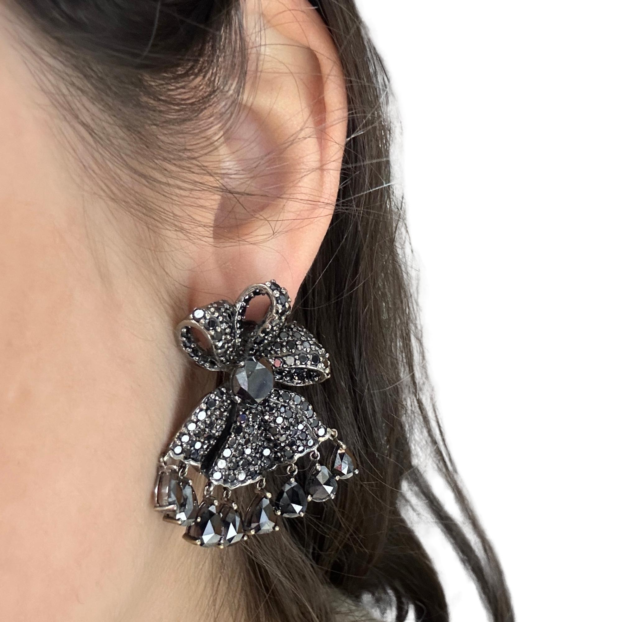 Taille mixte Boucles d'oreilles 18K en diamant noir taillé en poire en vente