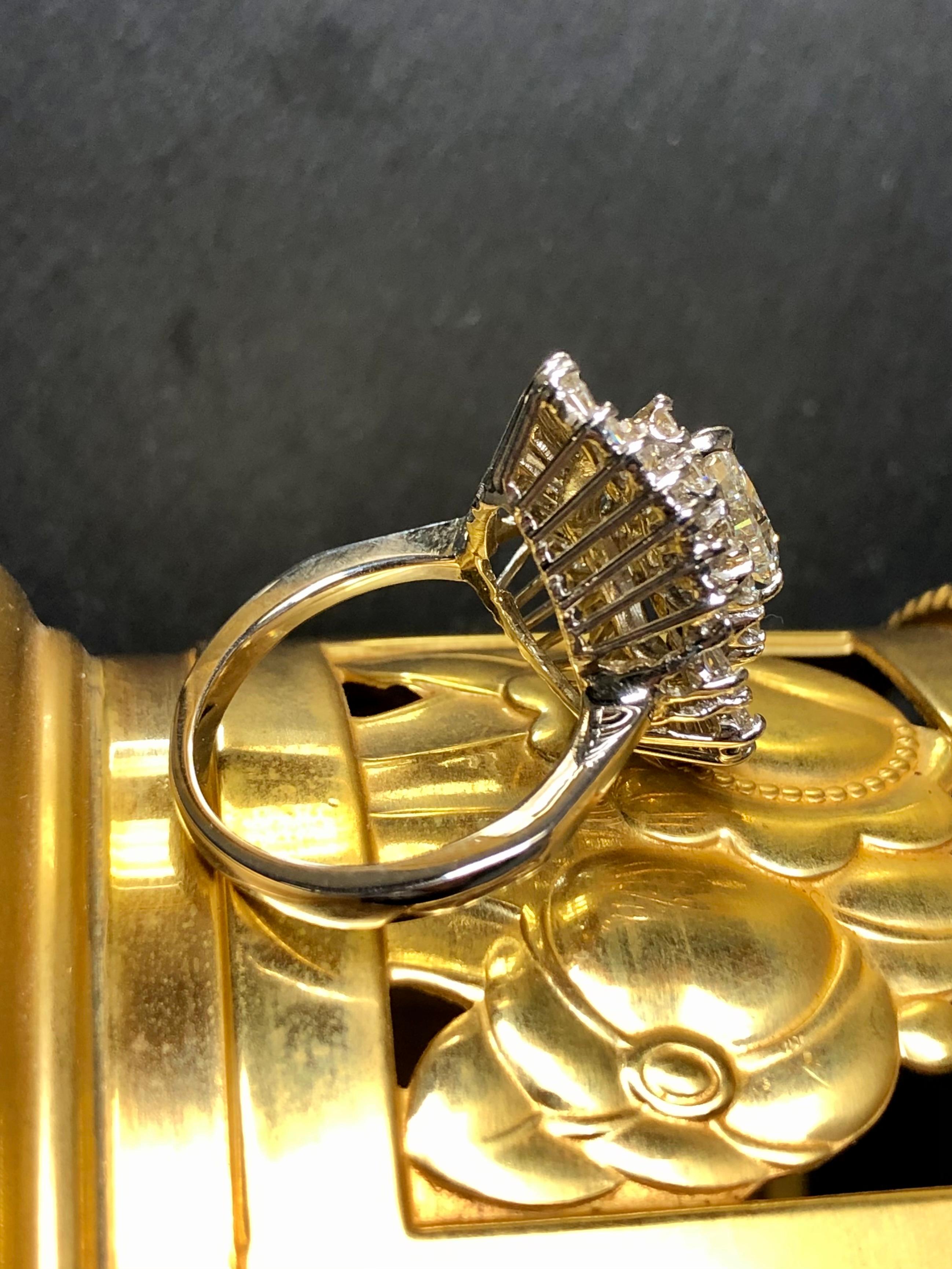 18 Karat birnenförmiger Diamant-Ballerina-Ring im Zustand „Gut“ in Winter Springs, FL