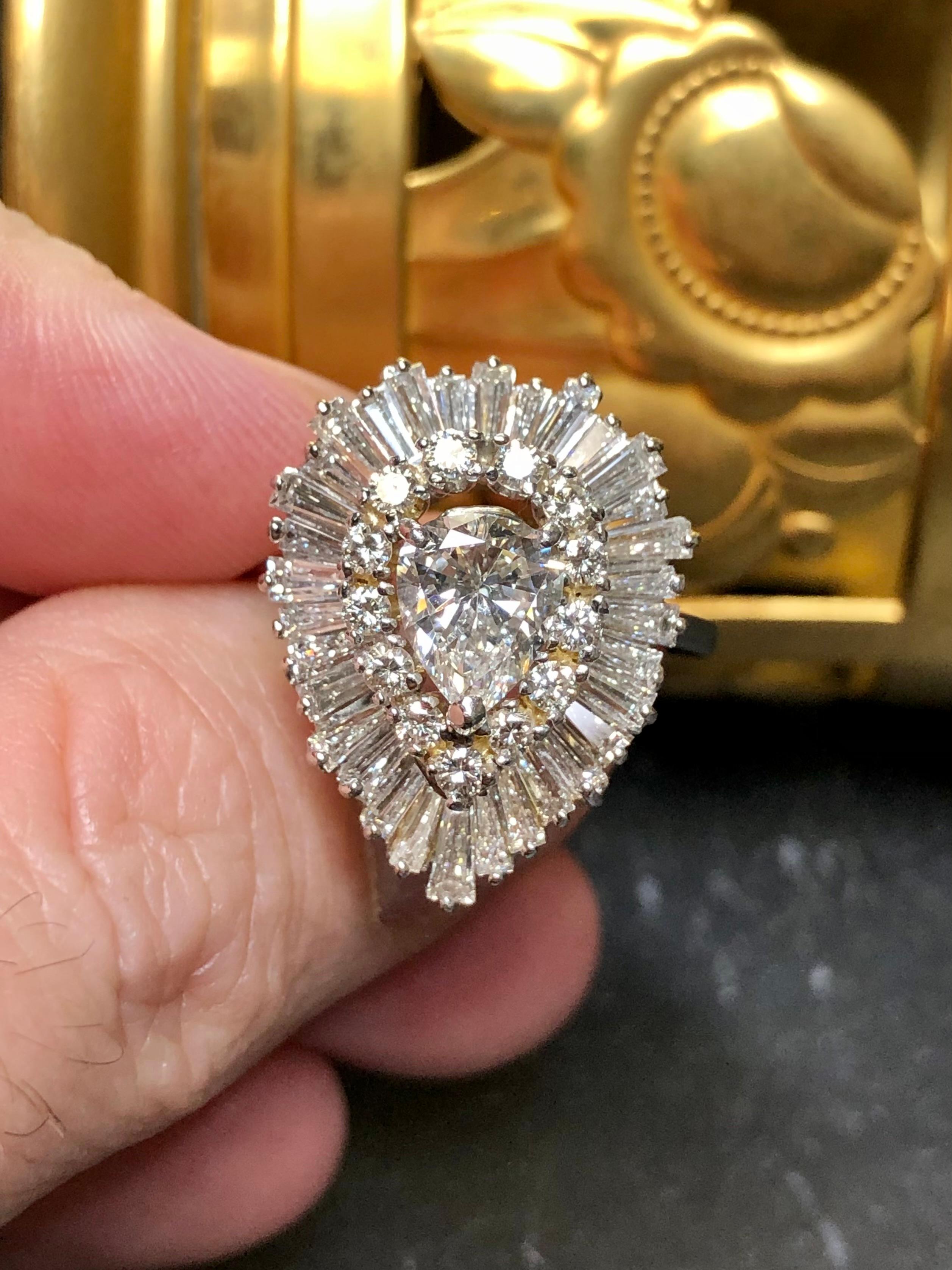 18K Pear Shape Diamond Ballerina Ring In Good Condition In Winter Springs, FL