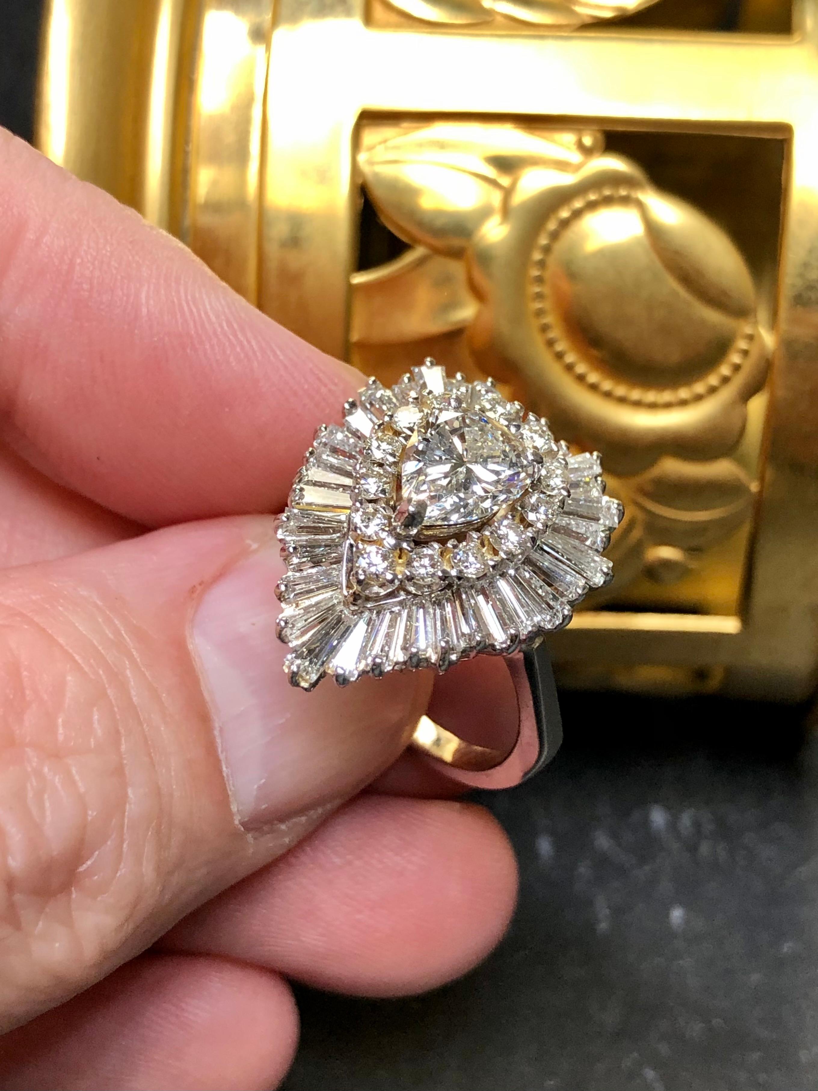 Women's 18K Pear Shape Diamond Ballerina Ring