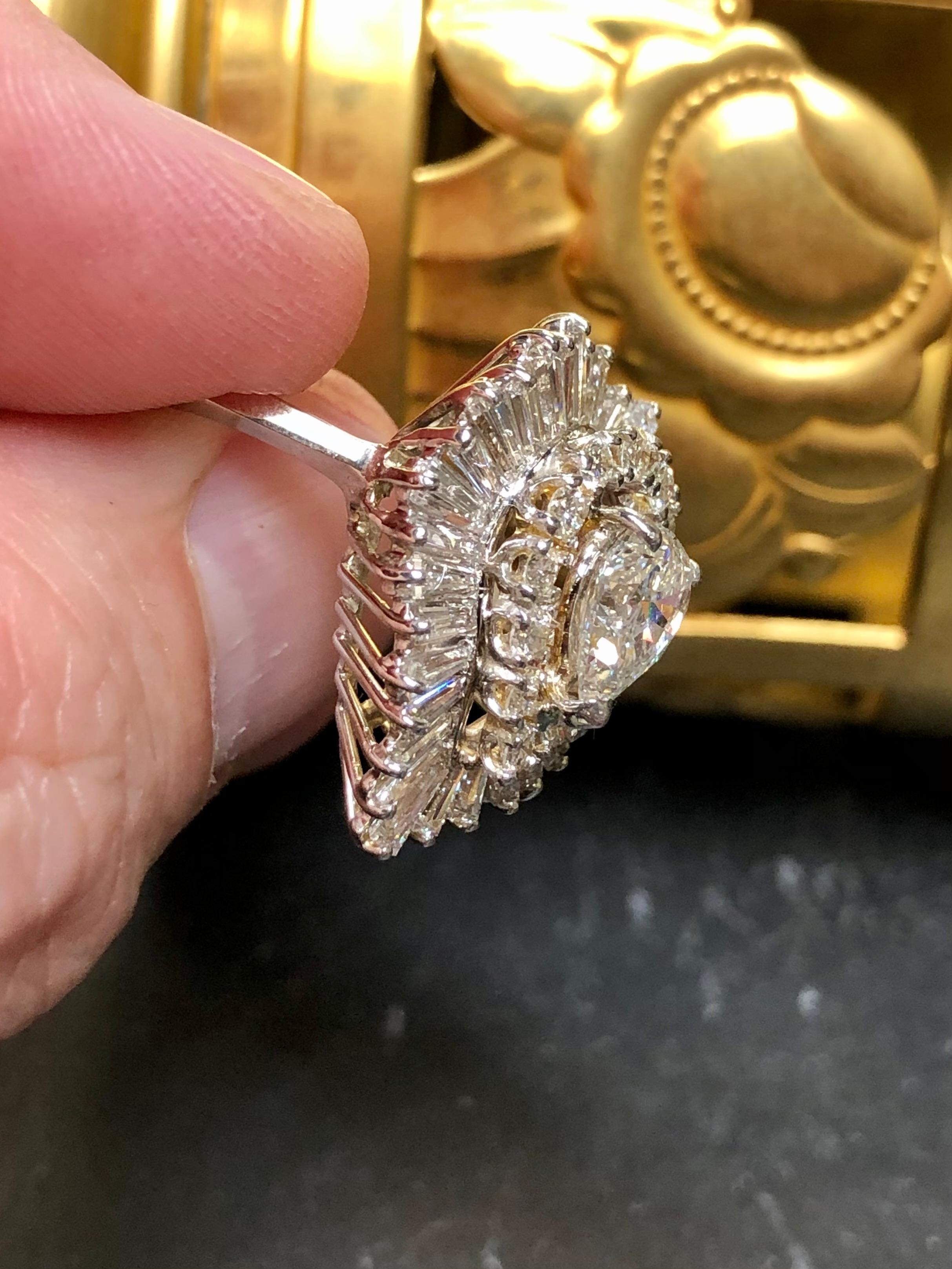 18 Karat birnenförmiger Diamant-Ballerina-Ring 2