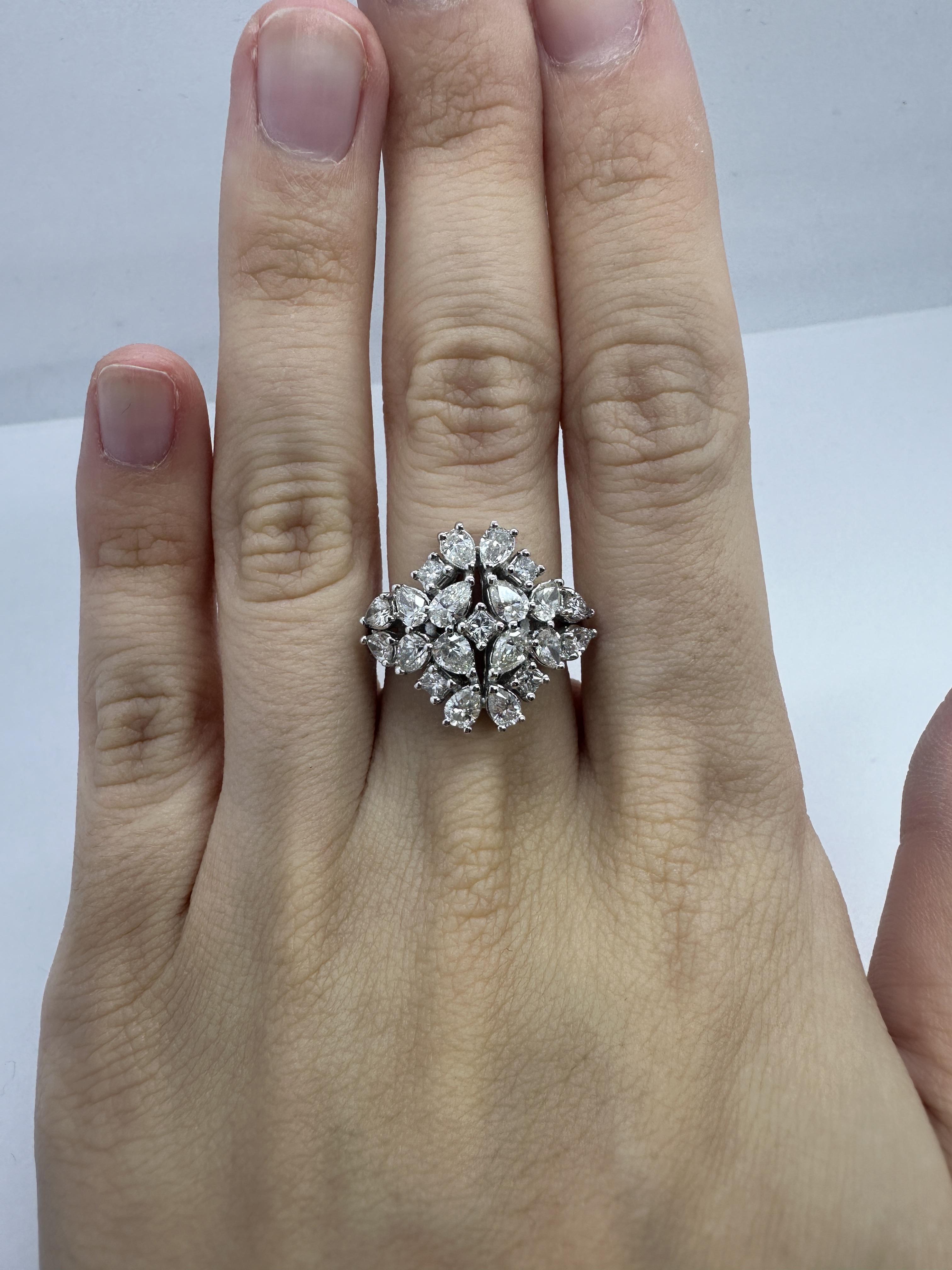 18k Pear Shaped Diamond Ring For Sale 7