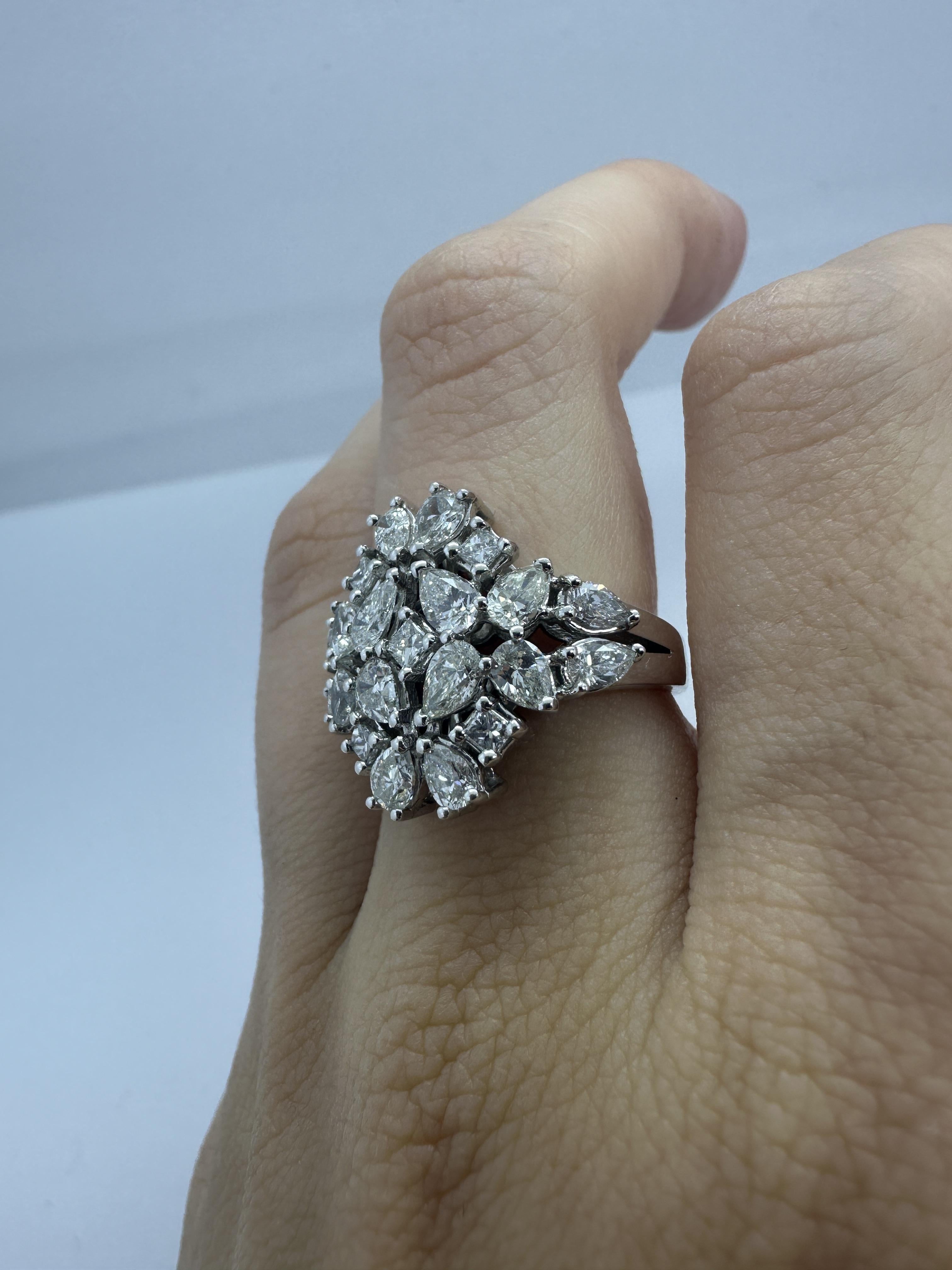 18k Pear Shaped Diamond Ring For Sale 8