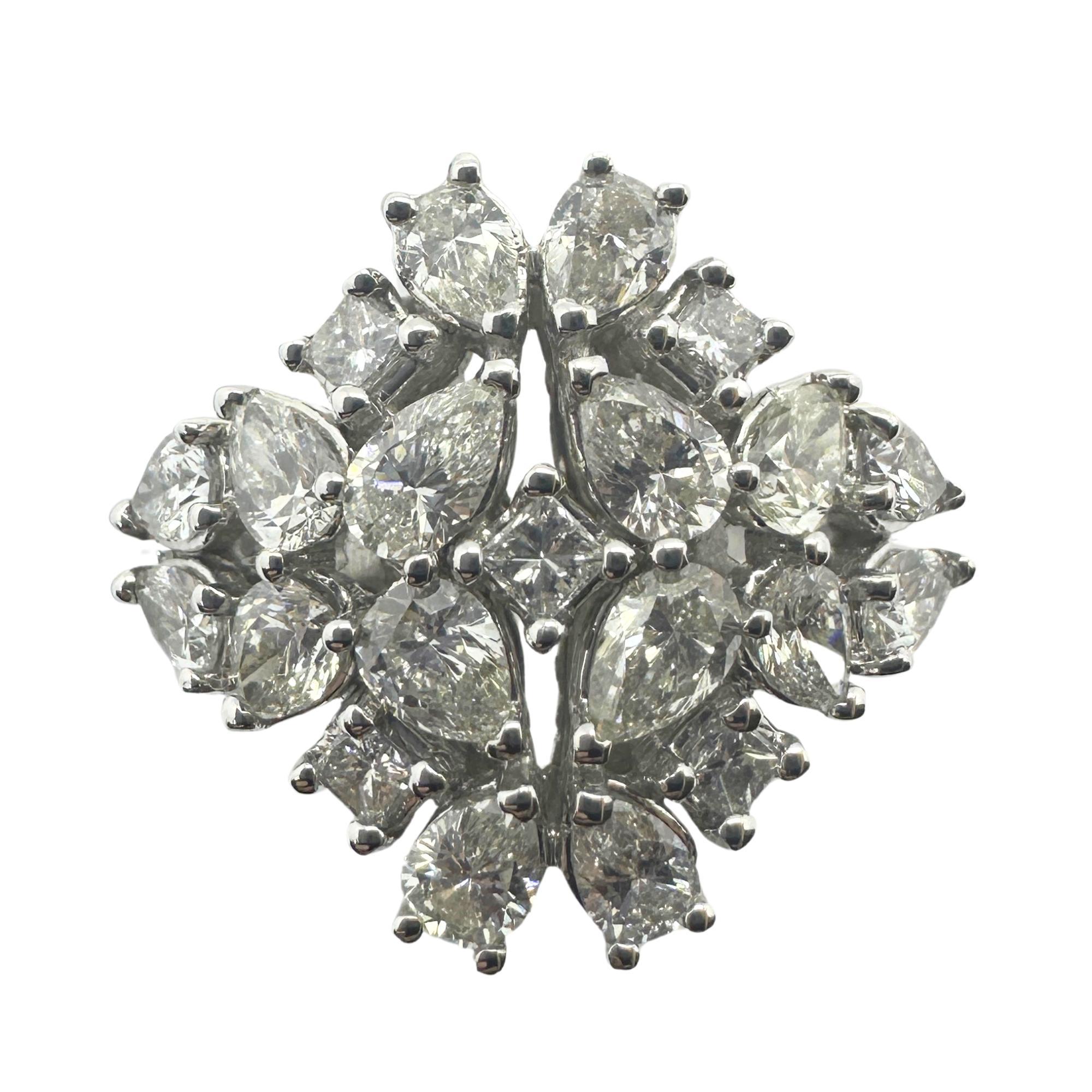 Women's 18k Pear Shaped Diamond Ring For Sale