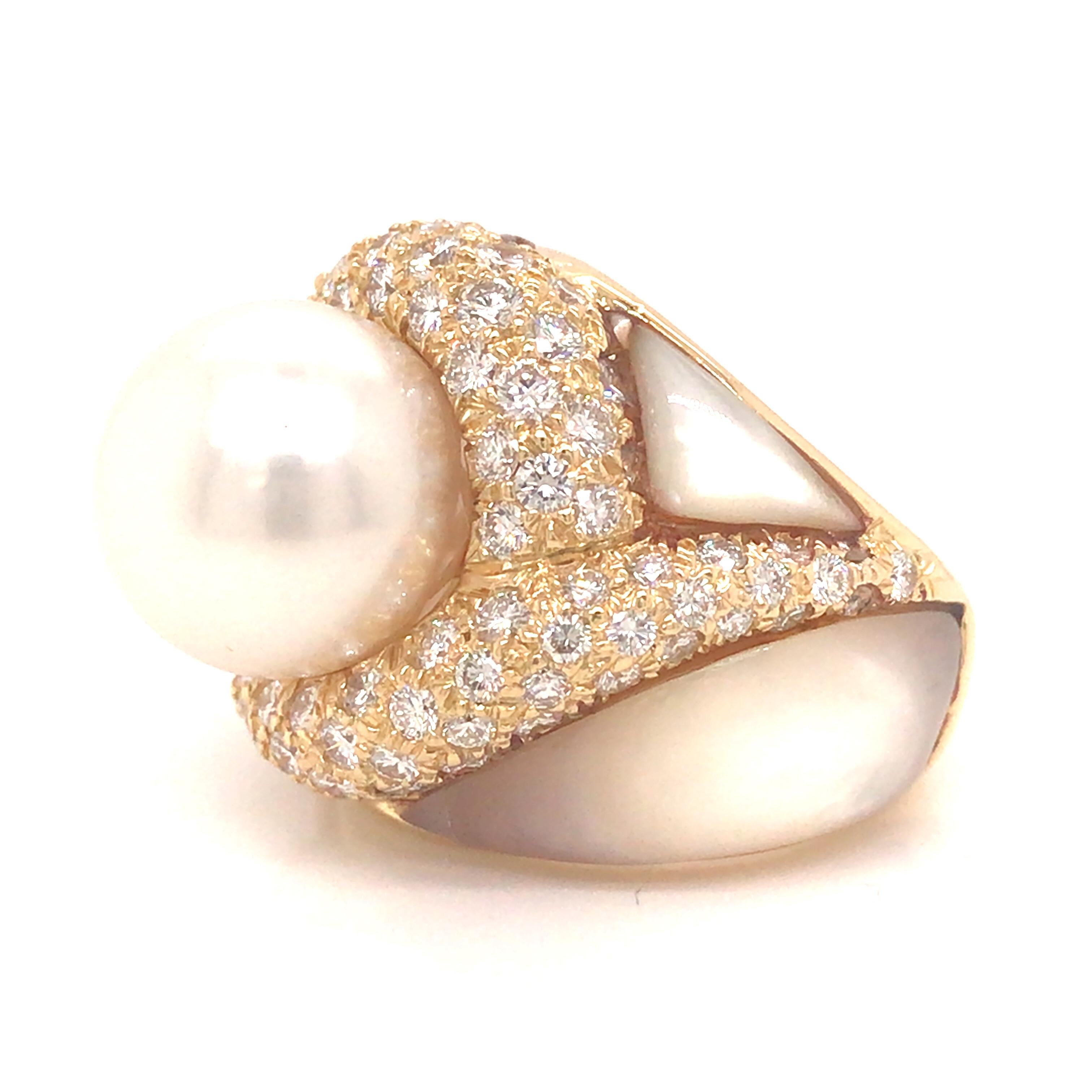 Round Cut 18K Pearl Diamond Ring Yellow Gold For Sale